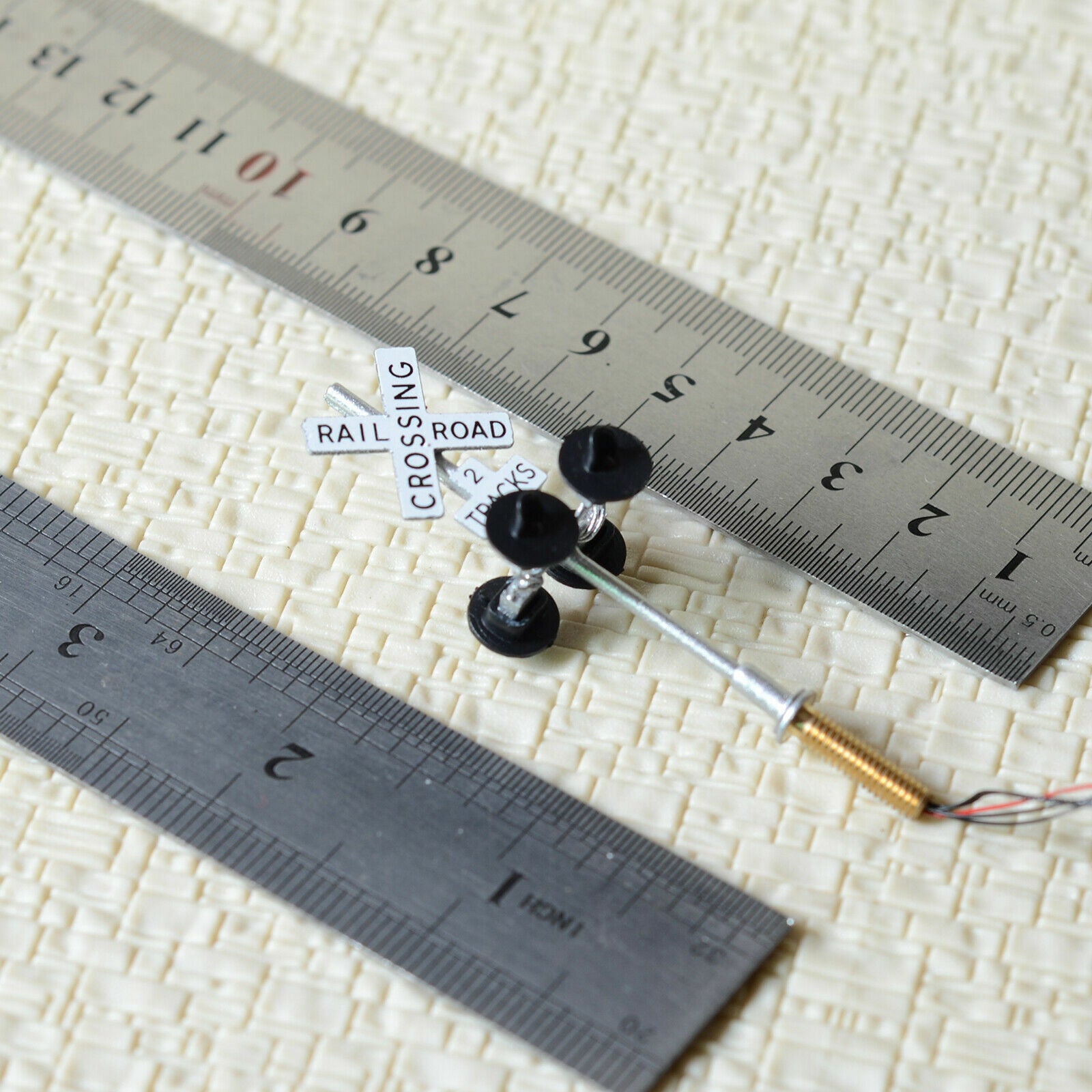 1 x HO scale railroad grade crossing signal 2 tracks LED made 4 target face #CS4