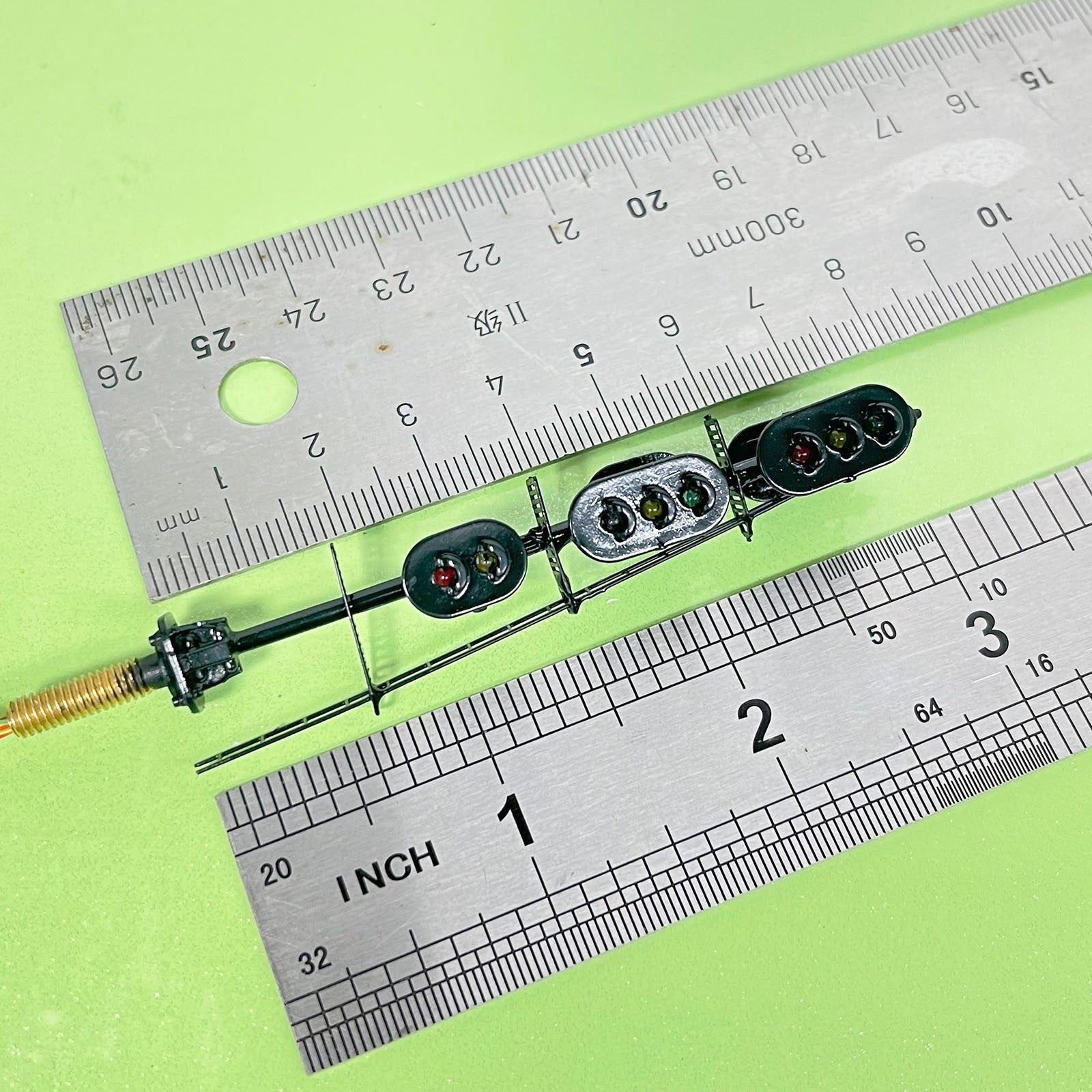 1 x HO scale model railroad block signal 5 heads distance metal #2S332BL32