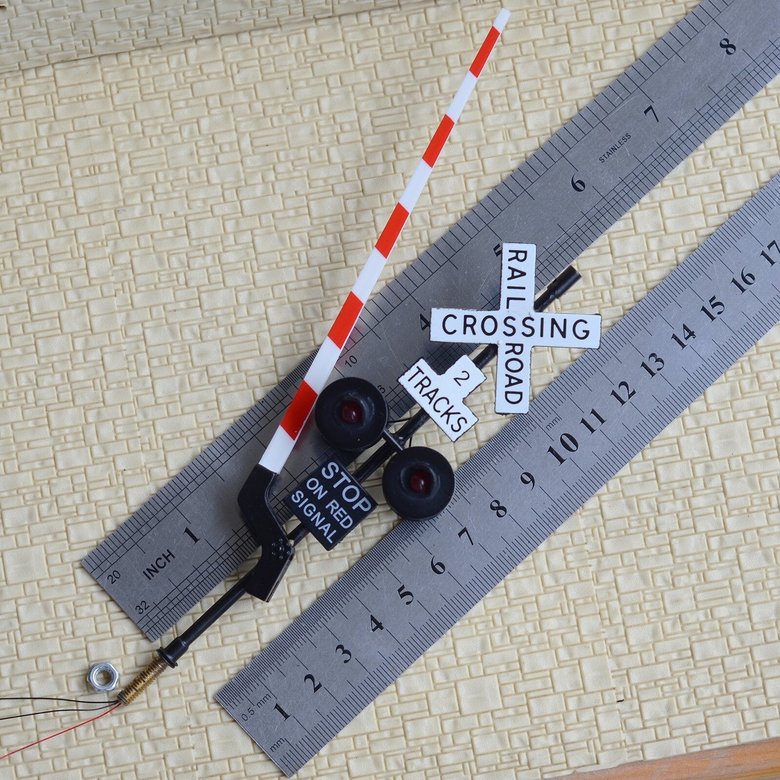 2 x O scale railroad crossing signal gate stop lever 2 tracks + flasher #48B42