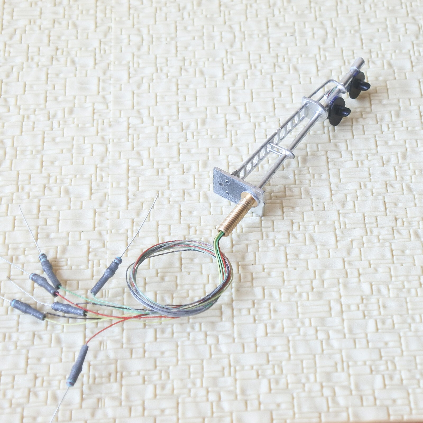 1 x HO scale searchlight interlocking signal block LED tricolor 2 heads silver