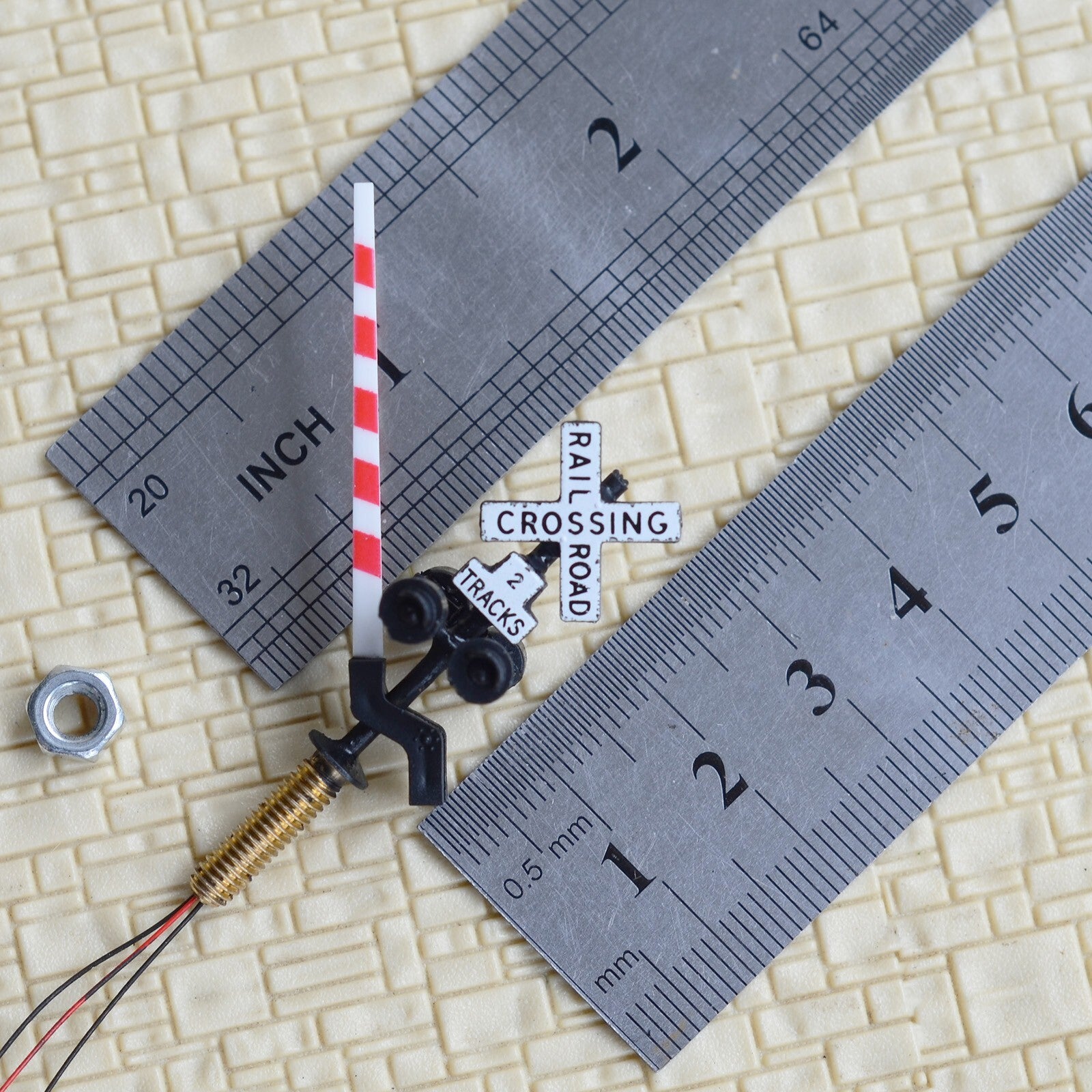 2 x N scale model grade crossing signal gate stop lever 2 track + flasher #NB42