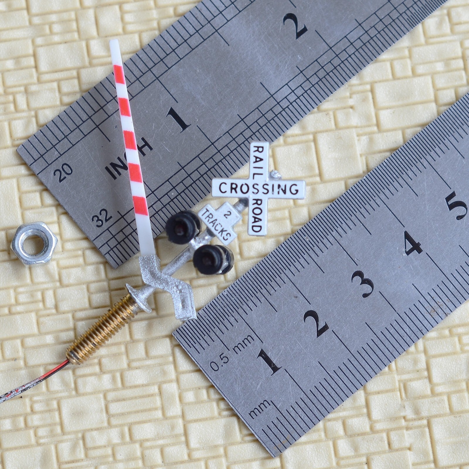 2 x N scale model grade crossing signal gate stop lever 2 track + flasher #NS42