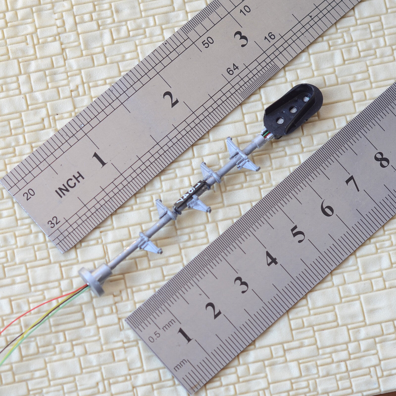 1 x HO scale 3 colors block signal with foot pedal full sunshield target #P3