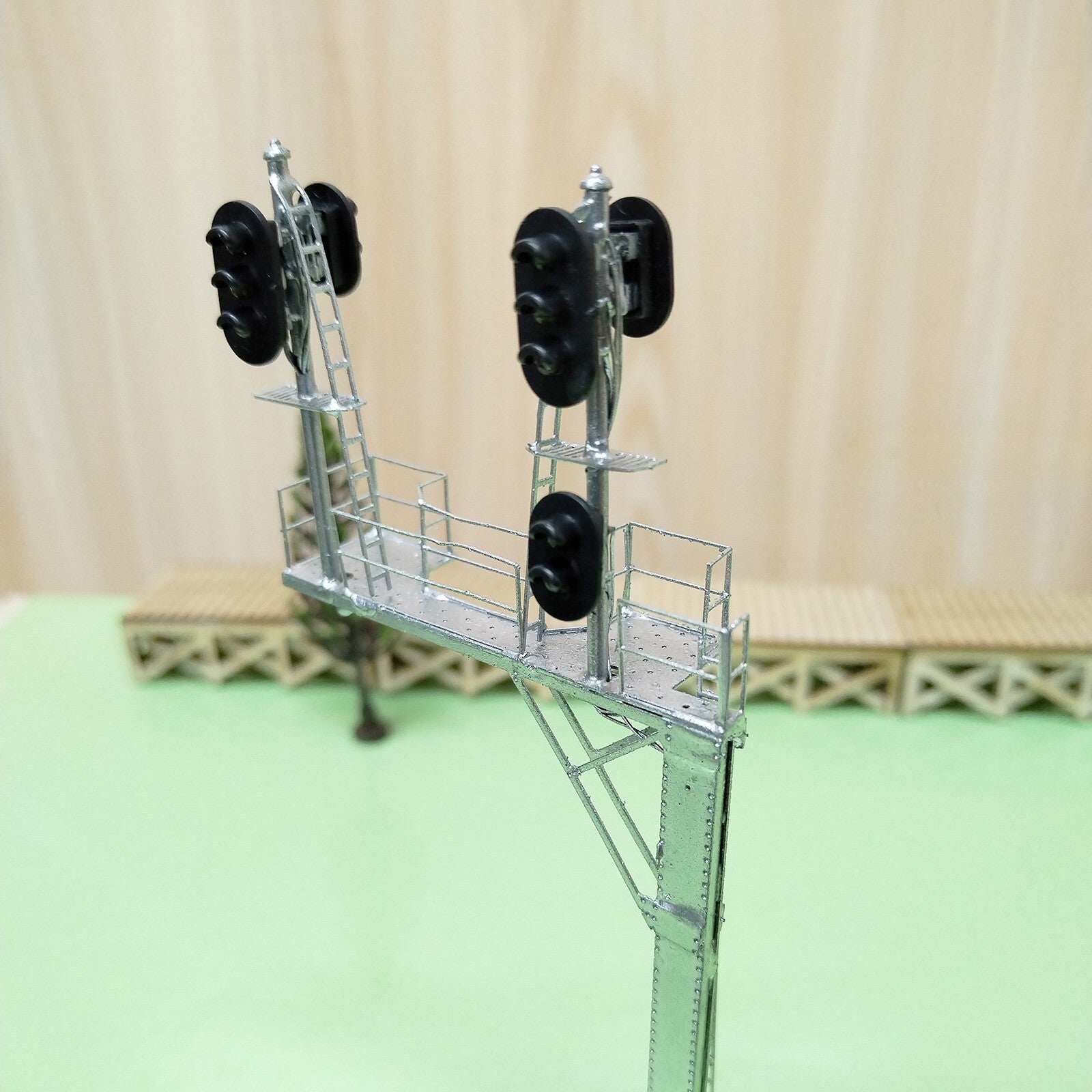 1 x HO scale cantilever block signal tower metal 5 heads 2 directions #CB42