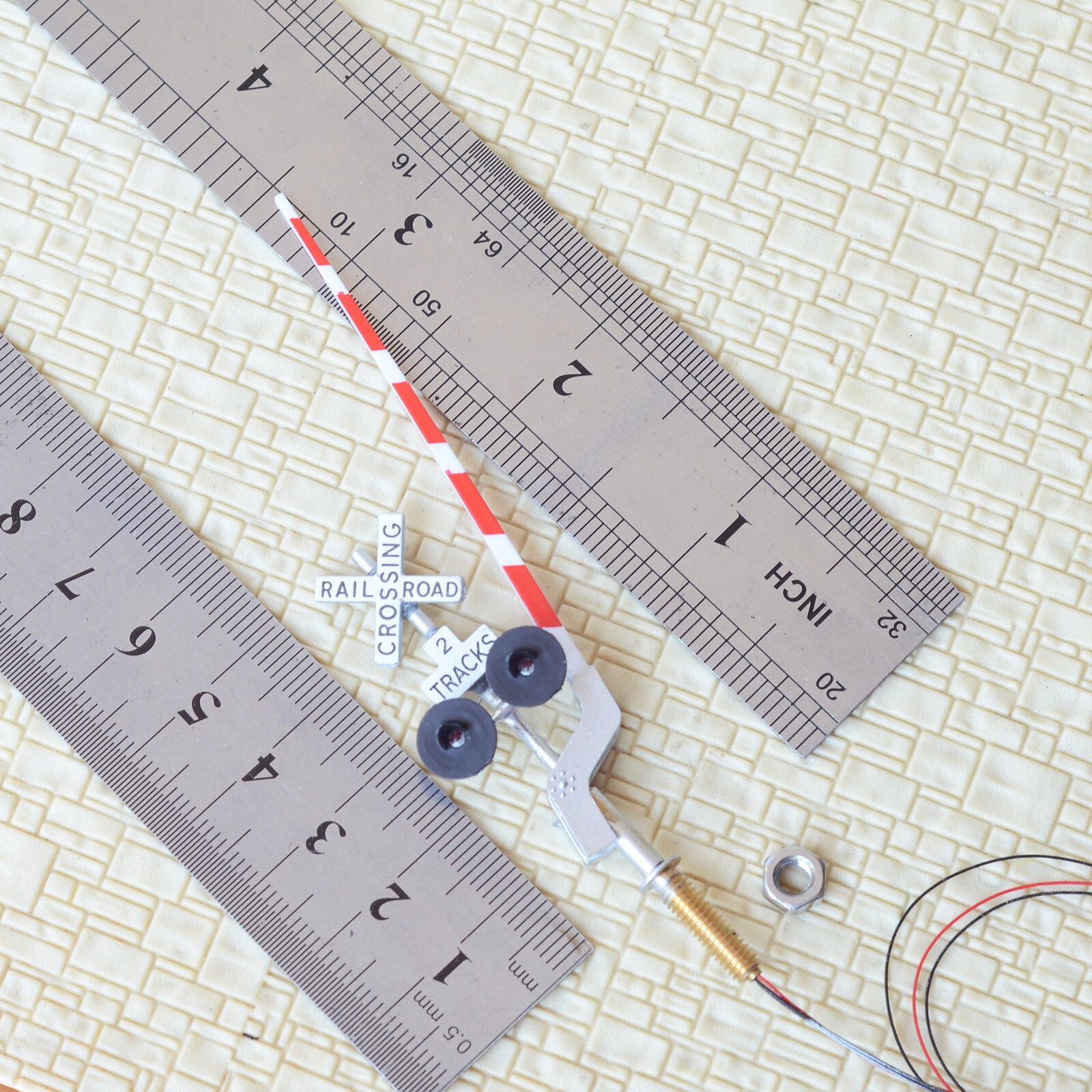 2 x HO scale railroad grade crossing signal arm gate stop lever 2 tracks #S22R