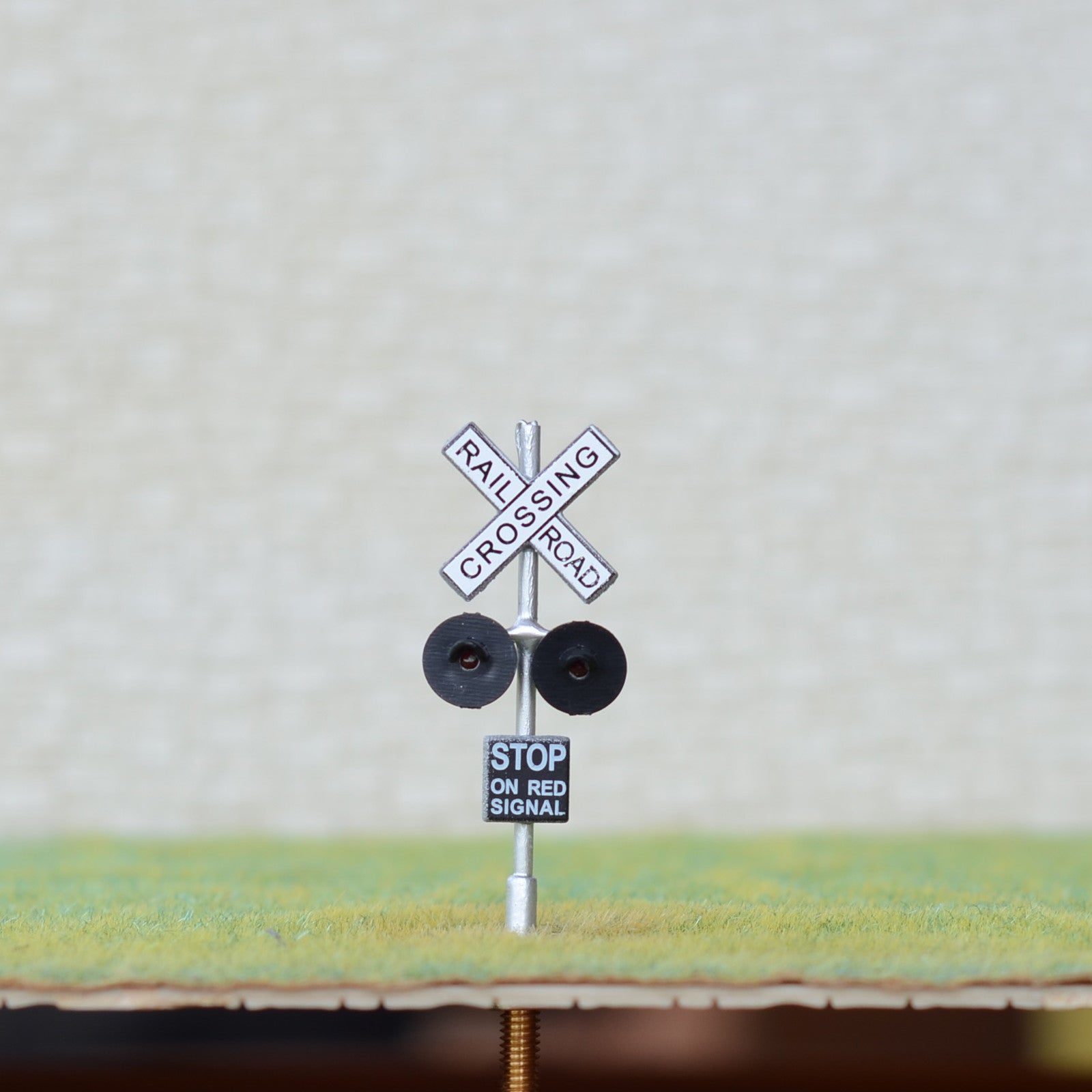 2 x HO Scale Railroad Crossing Signals 2mm LED made + Circuit board flasher #SL2