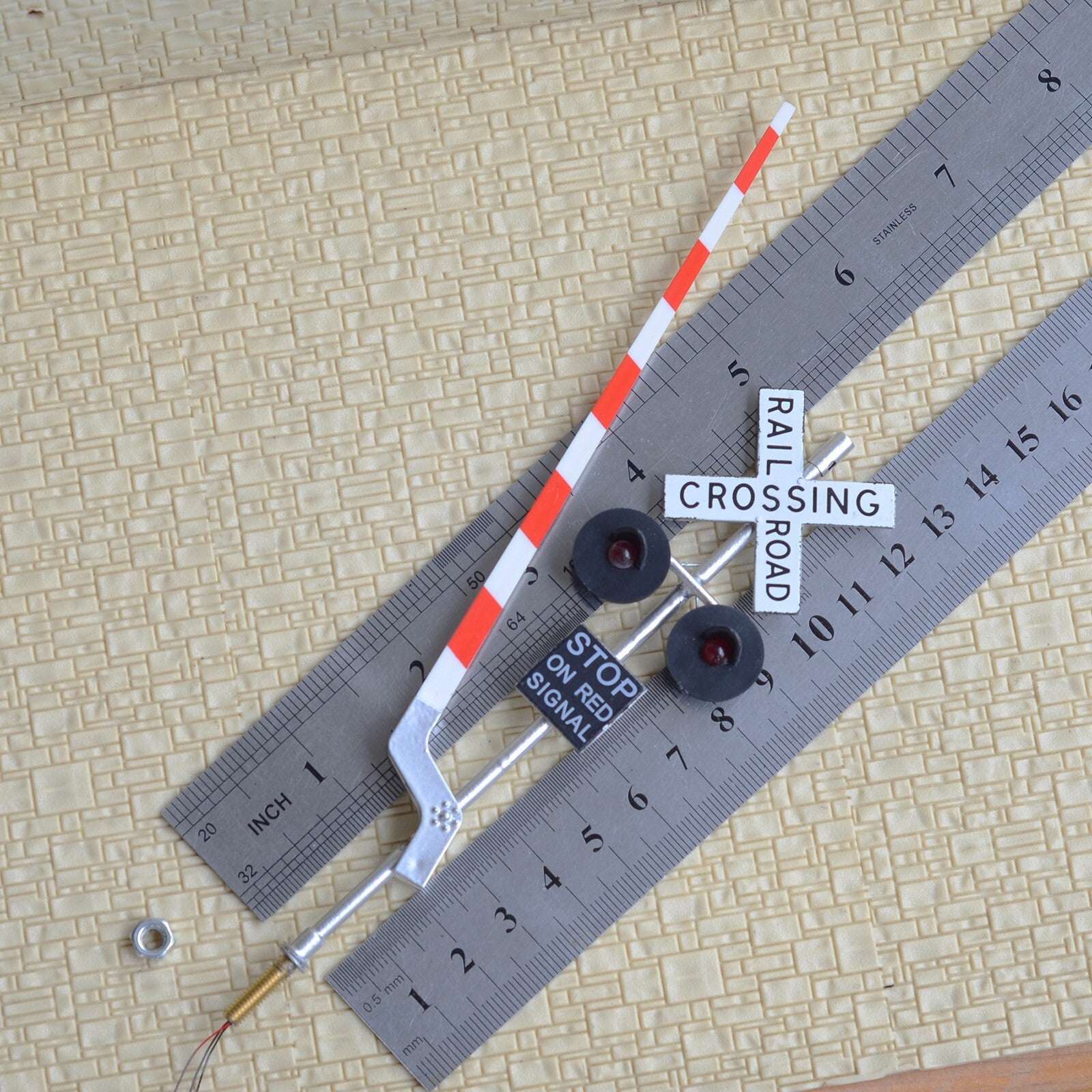 2 x O scale railroad grade crossing signal arm gate stop lever flasher #48S20