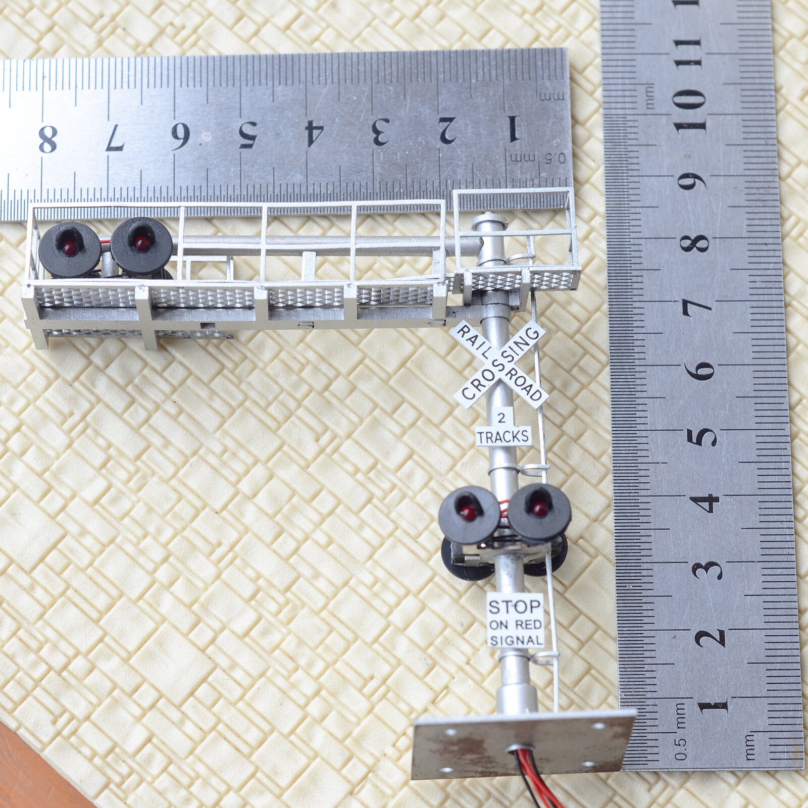 1 x HO scale model railroad cantilever grade crossing signal 2 tracks #C28