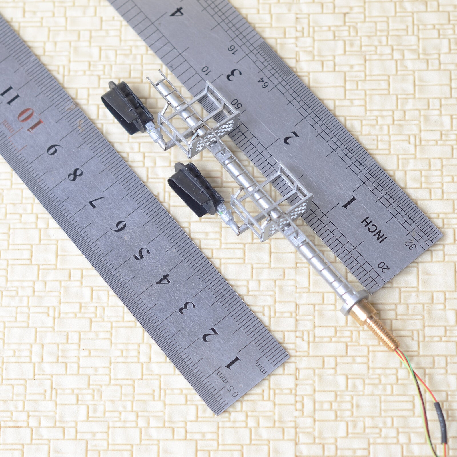 1 x HO scale 2 Head 3-color block signal intermediate point distant diverge #F2T