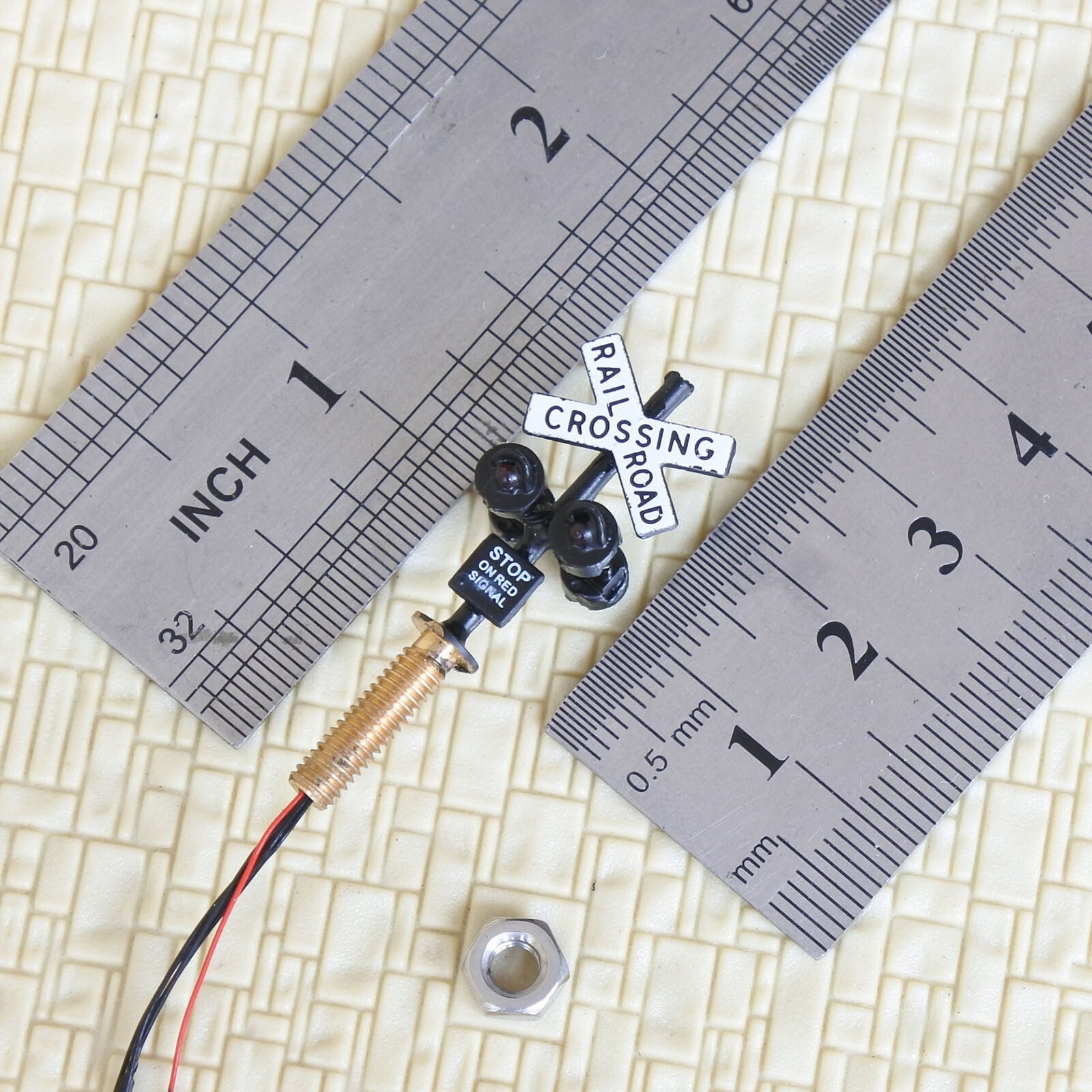 1 x N scale model railroad grade crossing signal light LED made black #csnBL7X