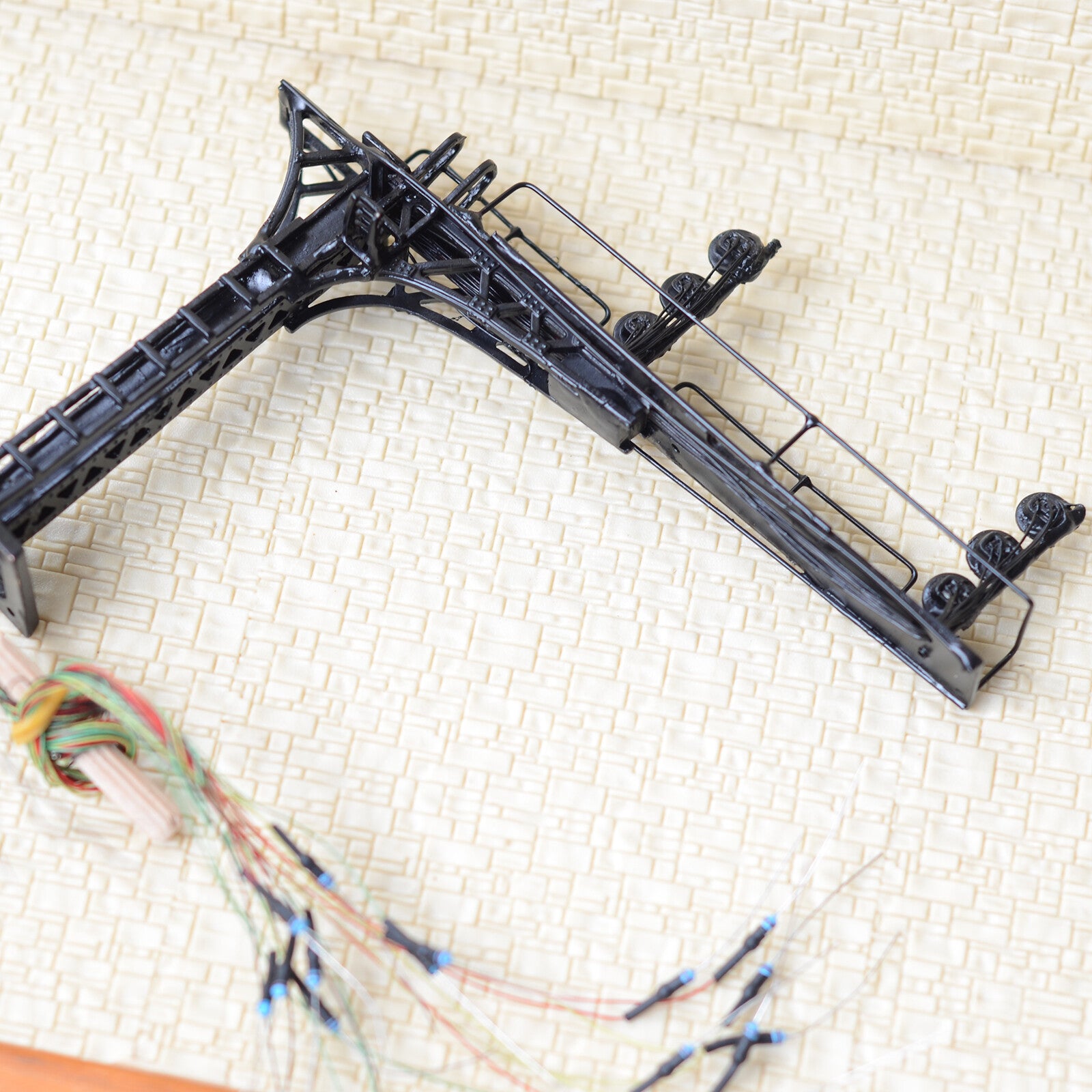 1 x HO OO block searchlight cantilever signal bridge tricolor 2 track tower #B33