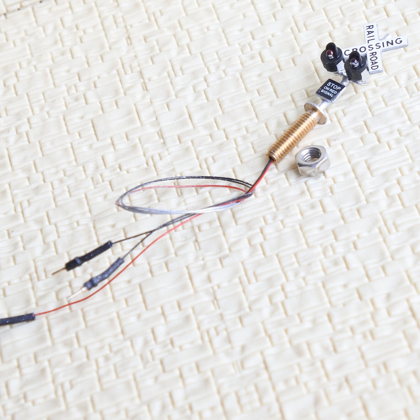 2 x N scale model grade crossing signal light LED made + 1 flasher board #csnSL6