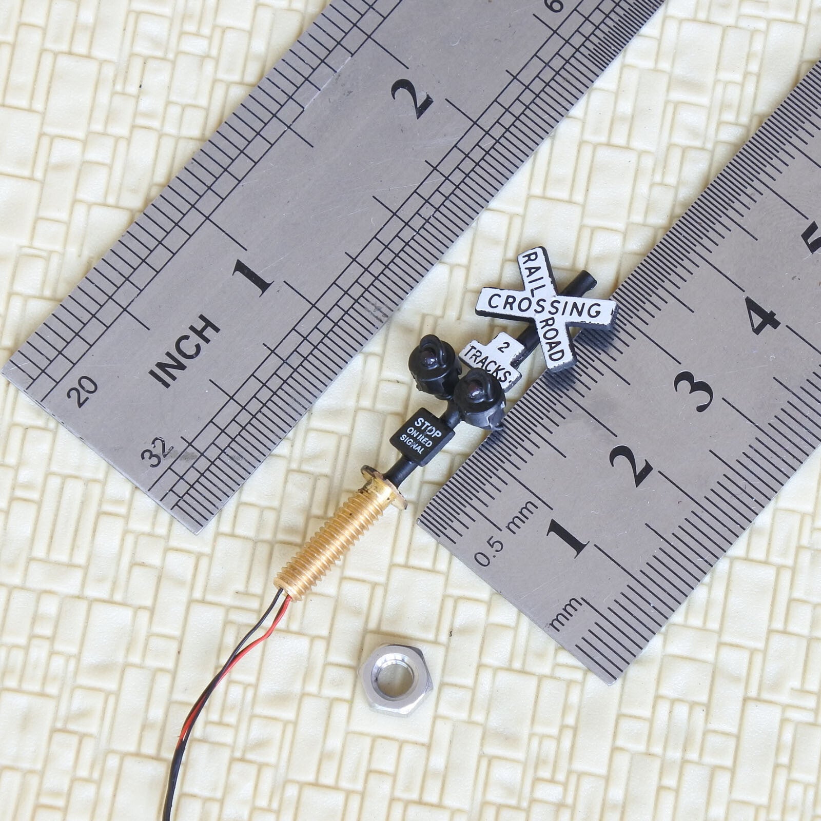 1 x N scale model railroad grade crossing signal light LED made black #csnBL6X