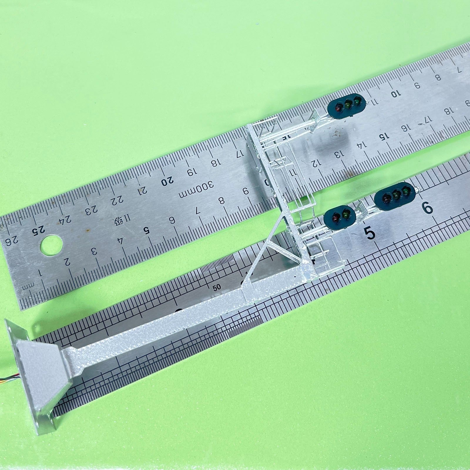 1 x HO scale cantilever block signal tower metal 3 heads 1 directions #CB30