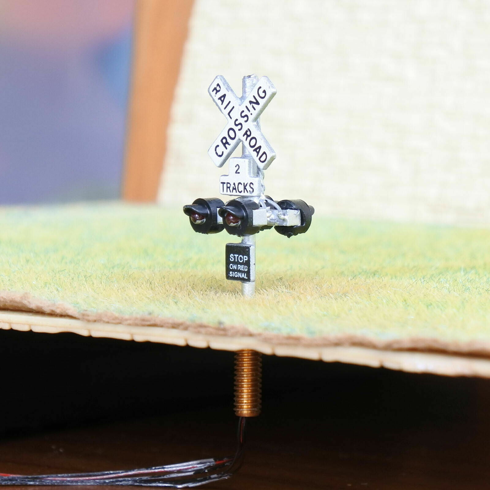 1 set N scale crossing signals + 1 automatic control system sound effect & flash