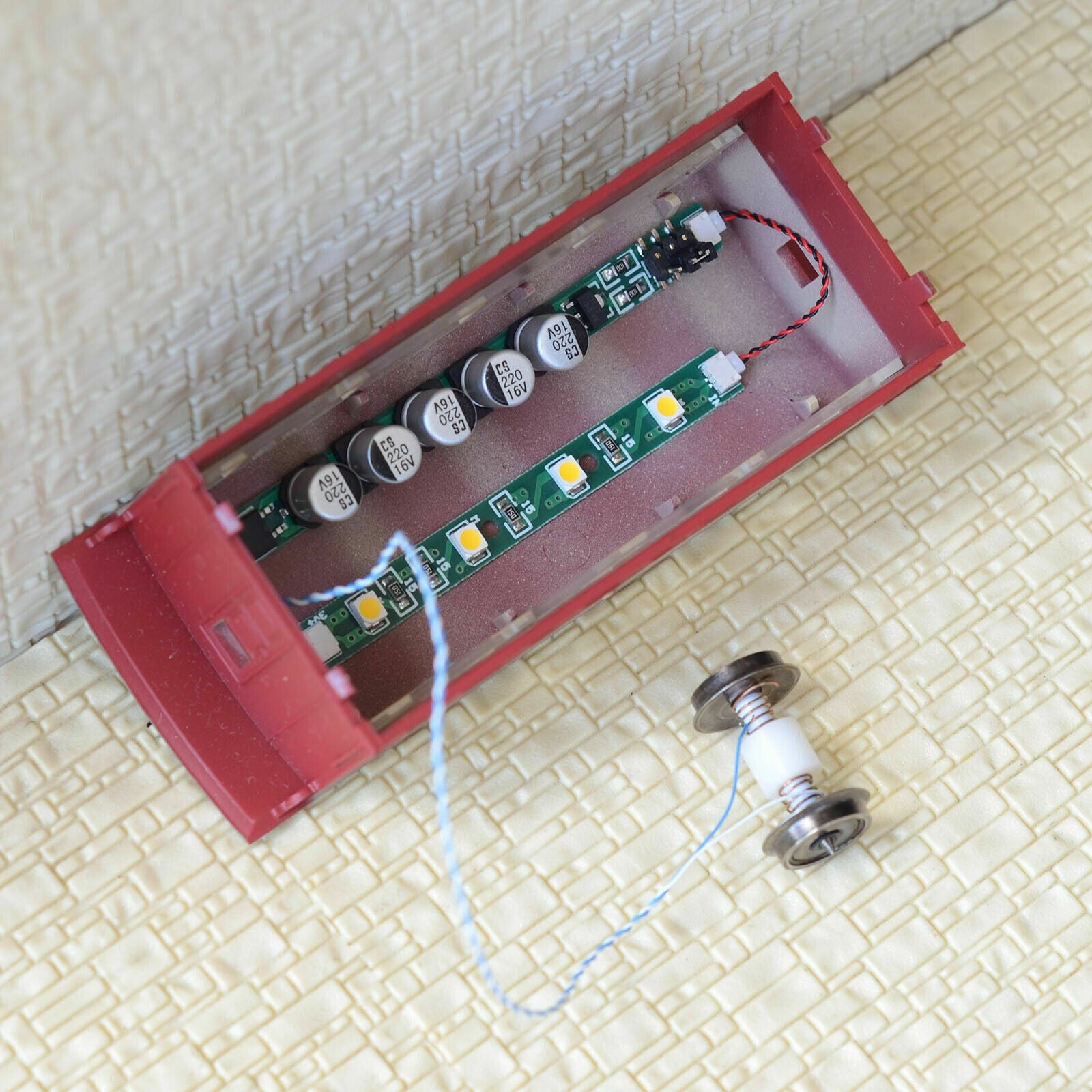 1 set HO power pickup from tracks system light up coach interior anti-flicking