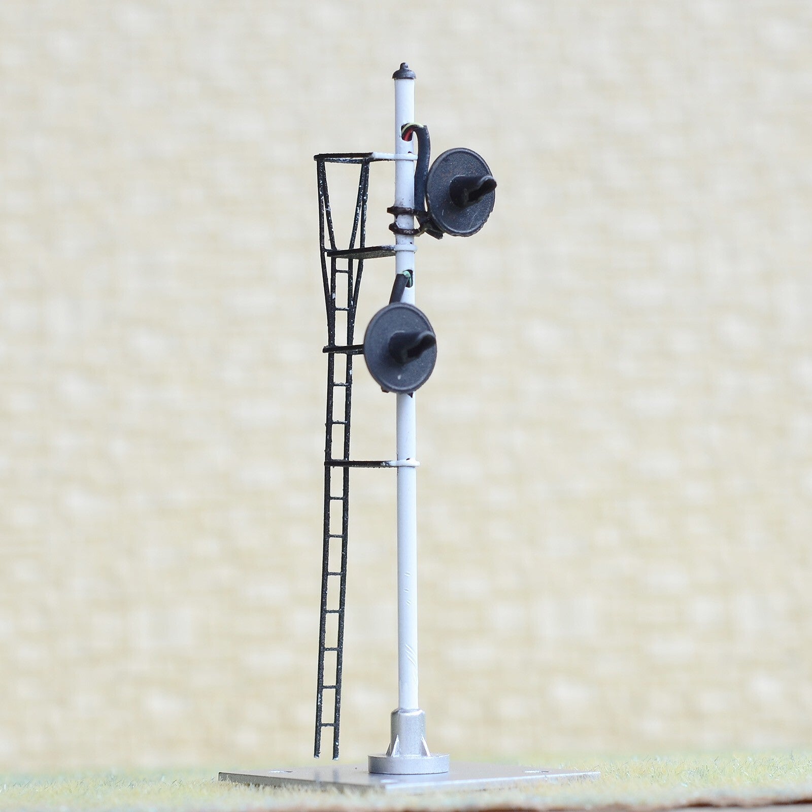 1 x HO scale 2 head searchlight offset Distant / Intermediate block signal #OFAU