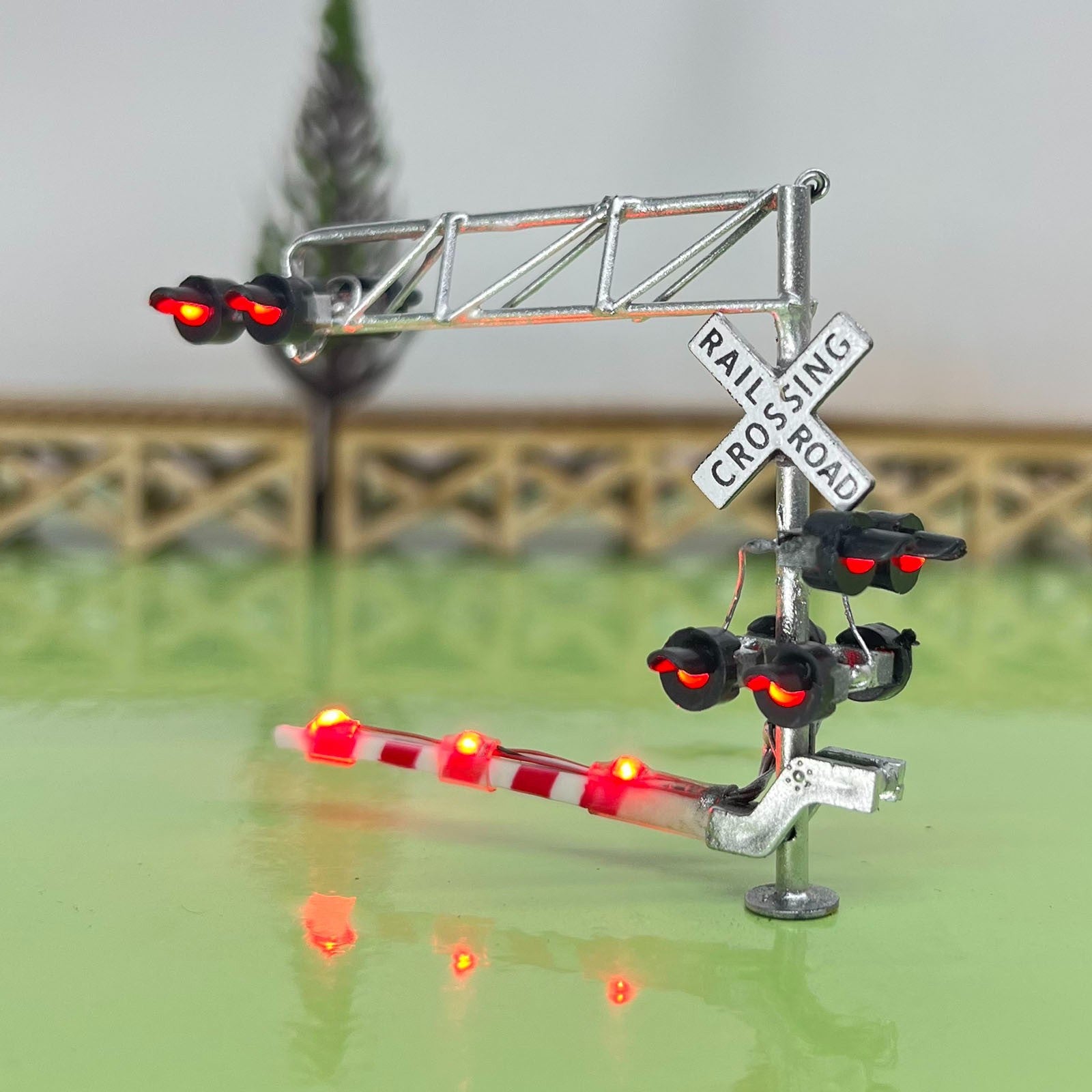 1 x N scale model cantilever grade crossing signal gate barrier light #NC27LA