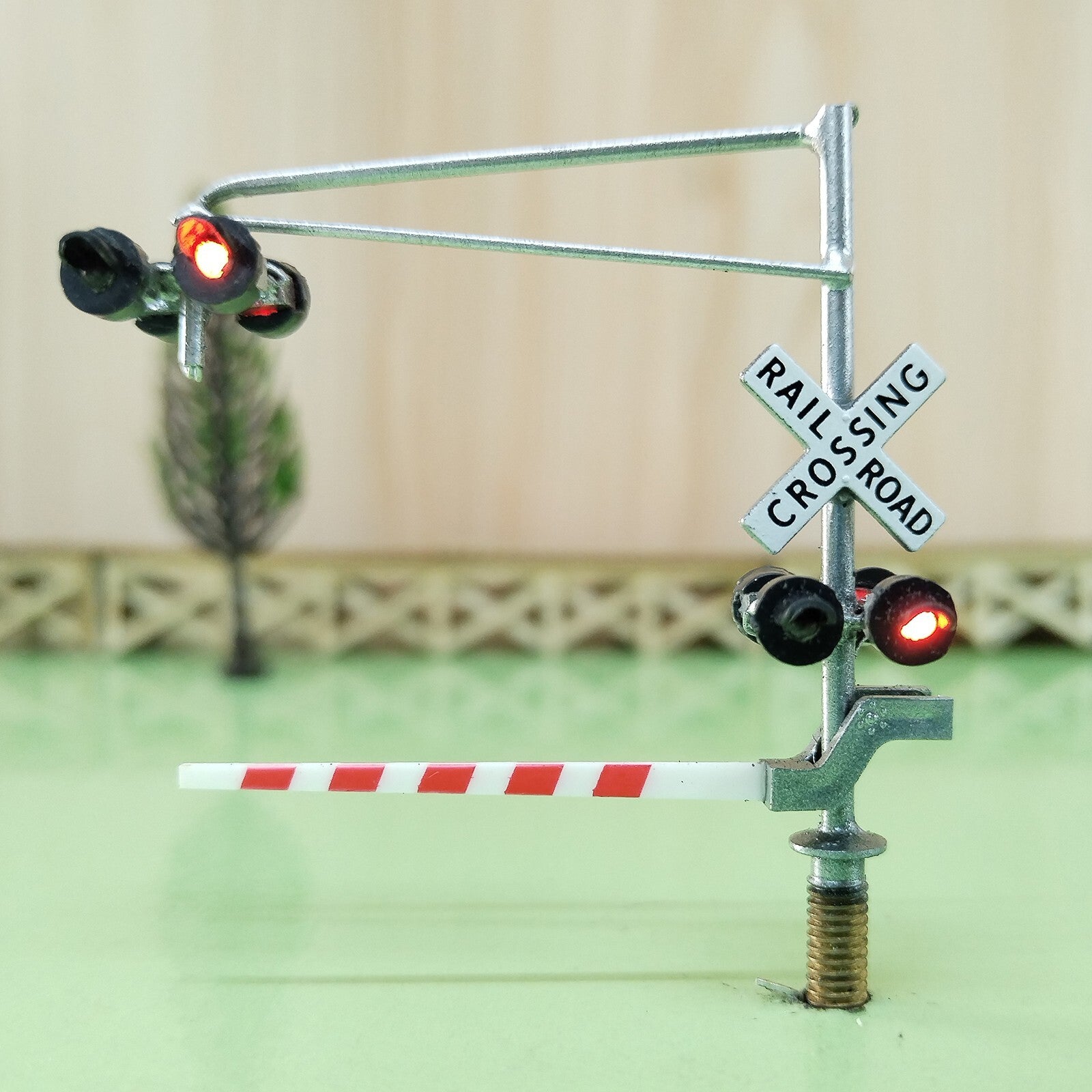 1 x N scale model cantilever grade crossing signal / gate arm barrier #160C06DG