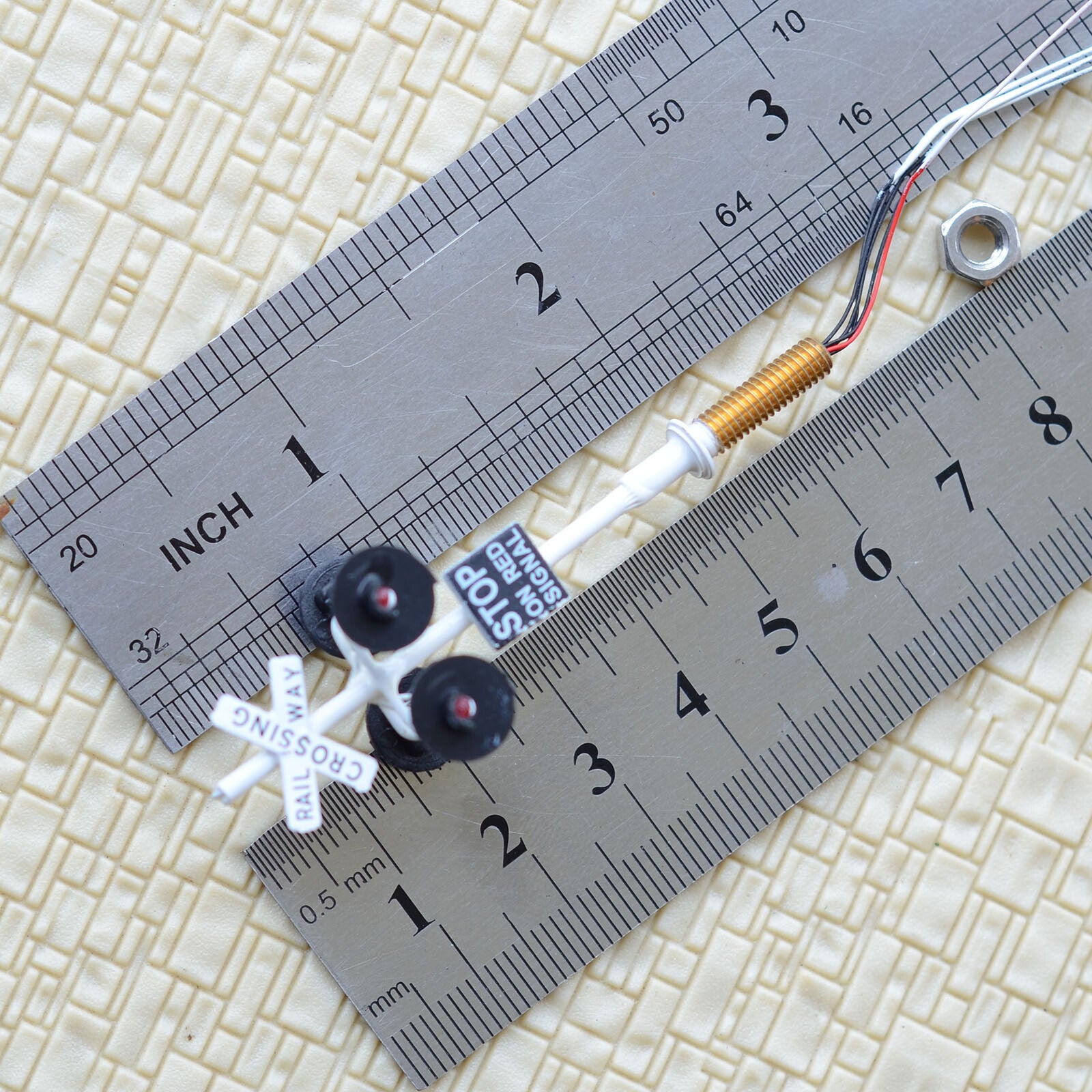 1 x HO scale model railway grade crossing signal LEDs made 4 target faces #W4