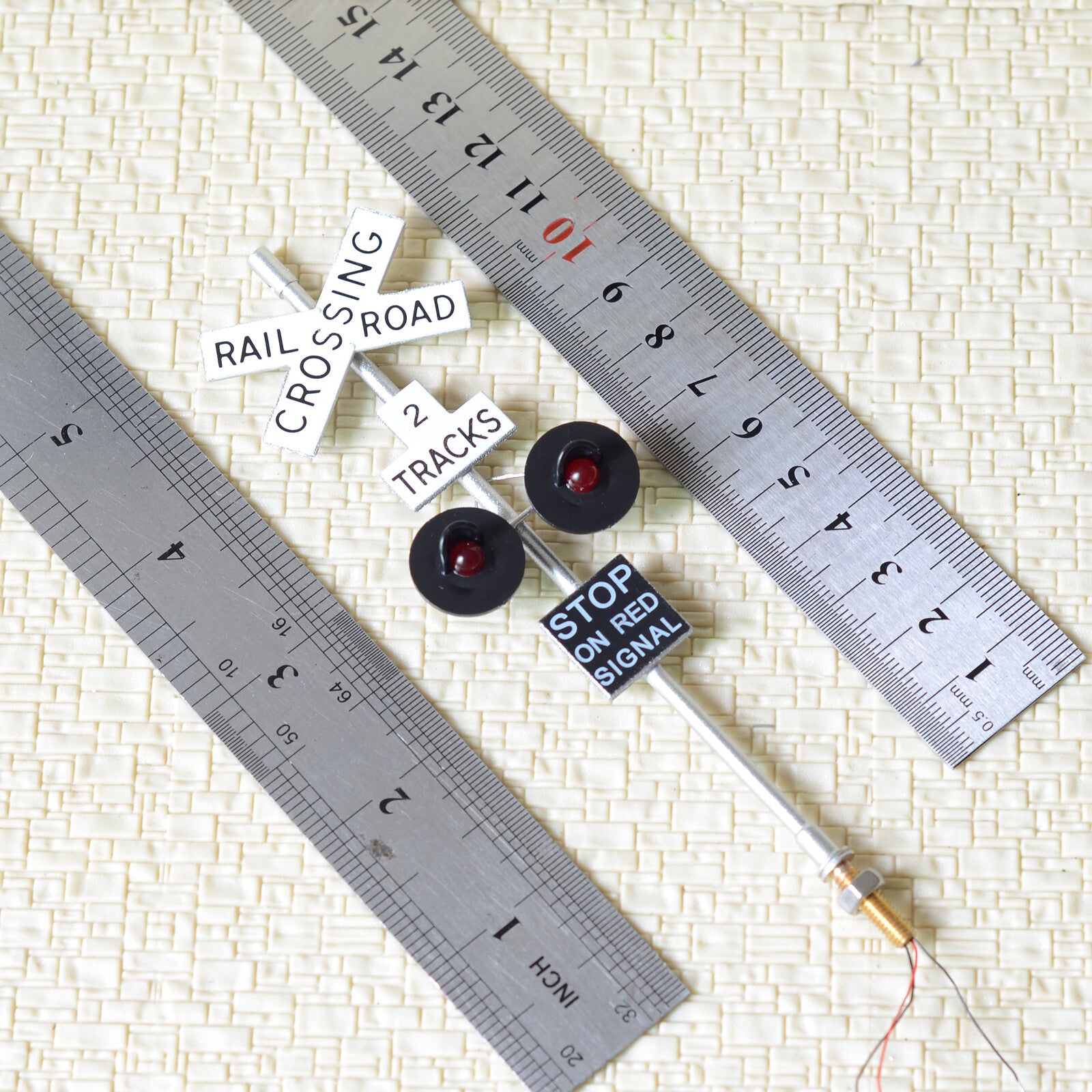 1 x O scale railroad crossing signals LED made 2 target faces 2 tracks gray #SX