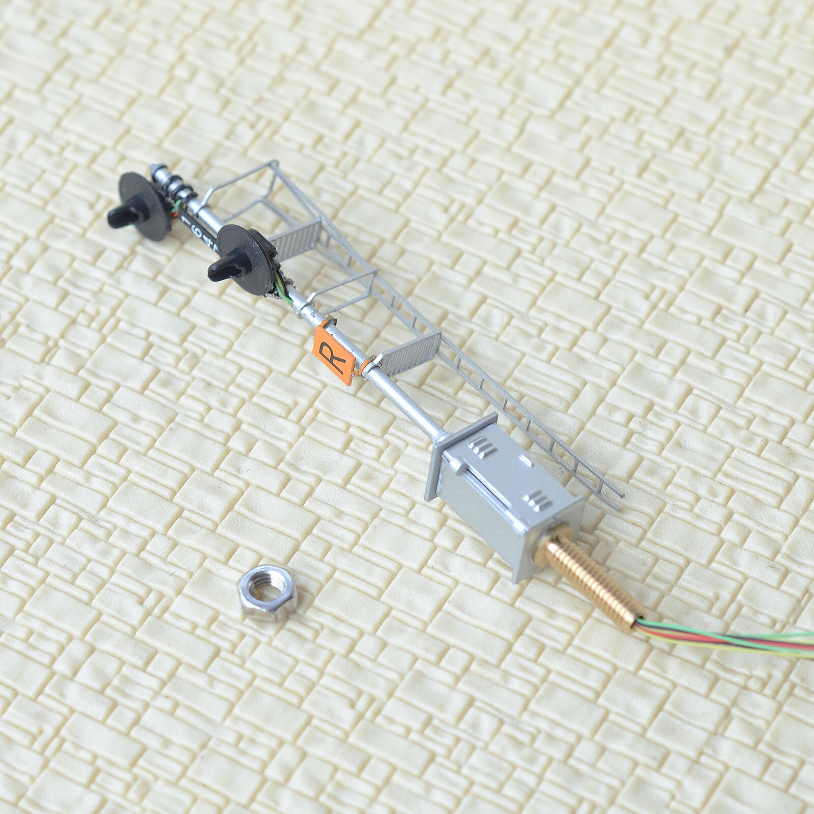 1 x HO scale 2 head searchlight lower offset Distant / Intermediate signal #OF05