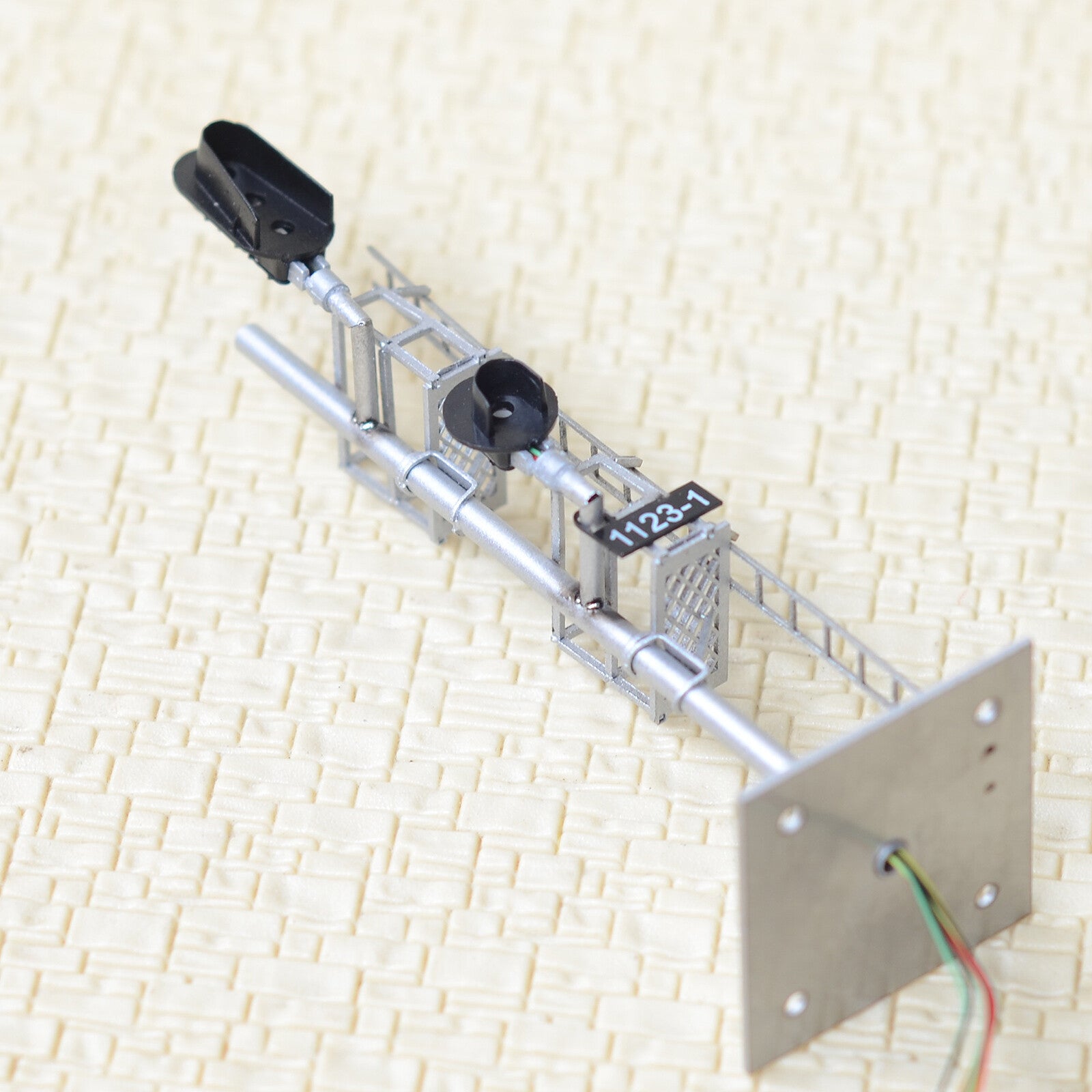 1 x HO scale model 3 colors block signal full sunshield 3+1 targets metal #F31