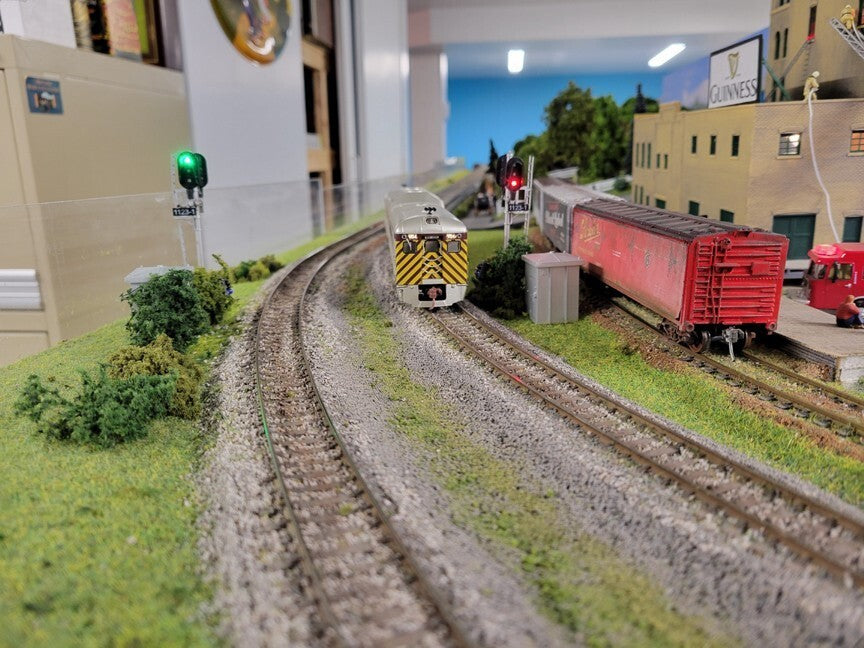 1 x HO scale model 3 colors block signal full sunshield fine metal 2 targets #P2