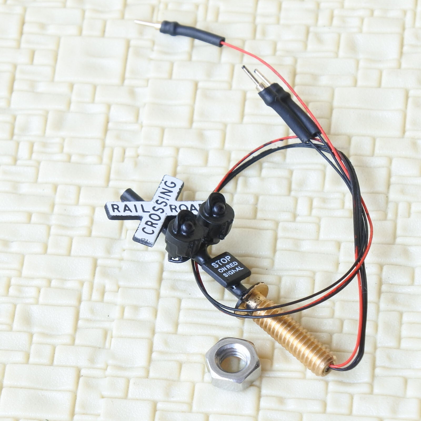 1 x N scale model railroad grade crossing signal light LED made black #csnBL5X