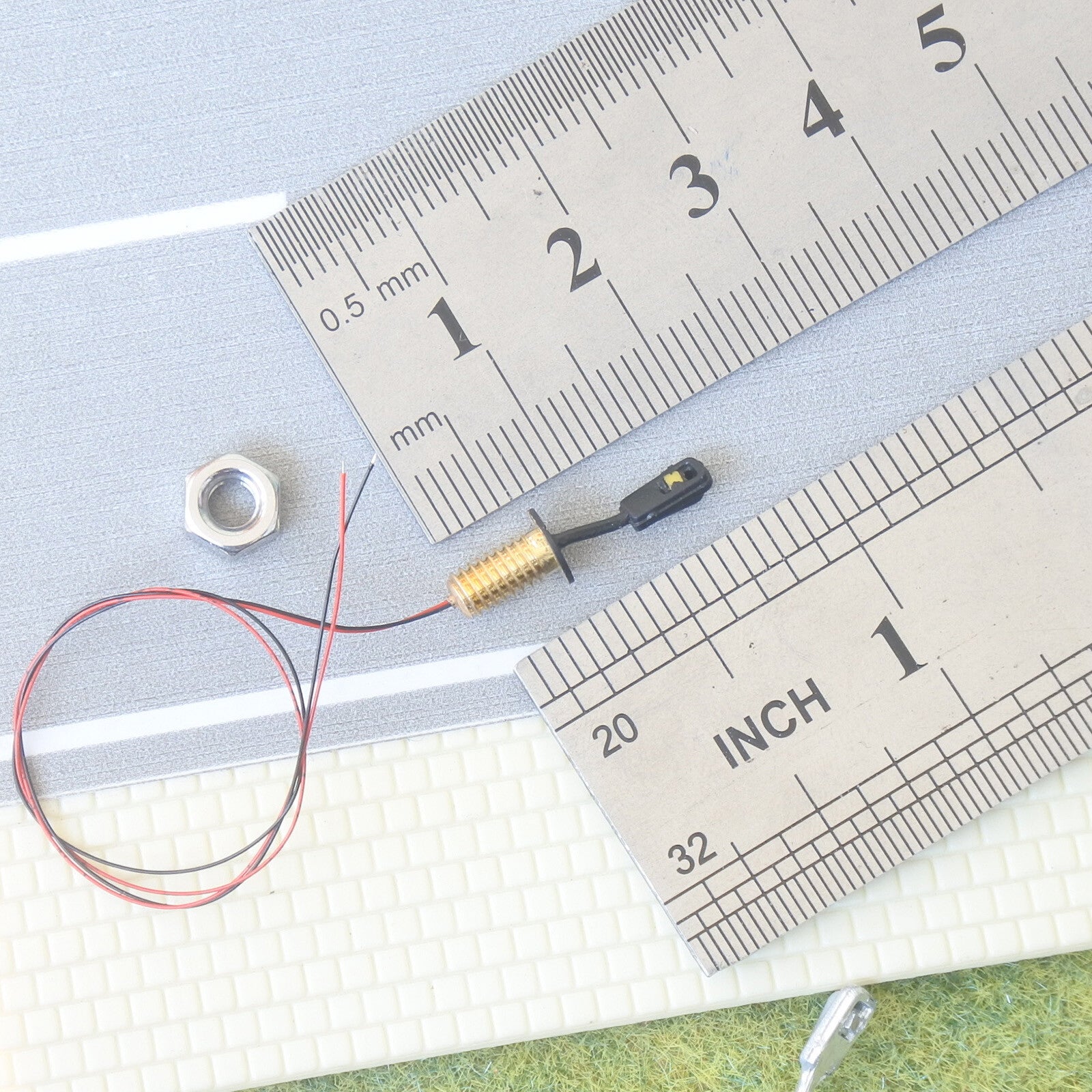 5 x OO / HO modern street bracket light model wall lamp posts LED building #100B