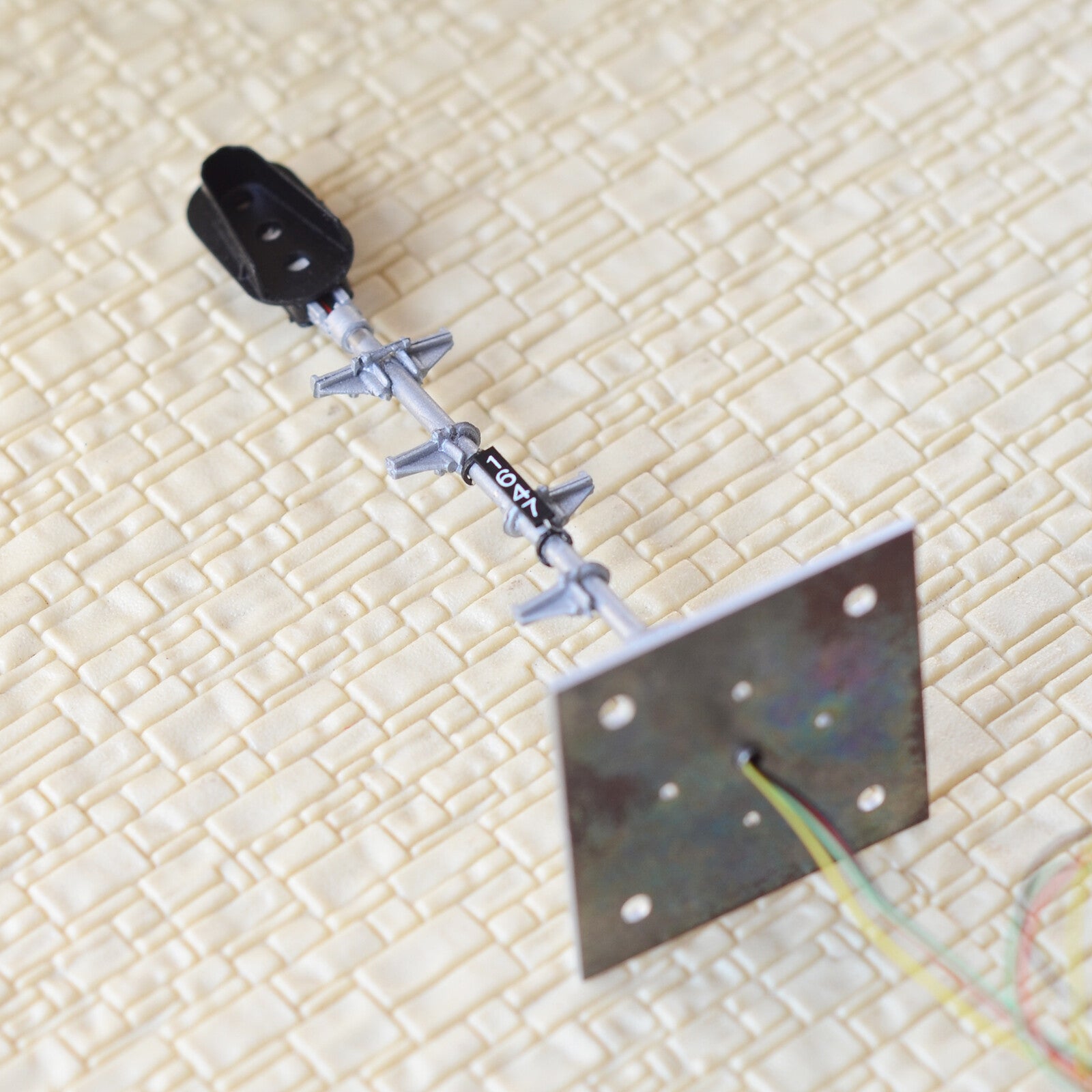 1 x HO scale 3 colors block signal with foot pedal full sunshield /w stand #P3s