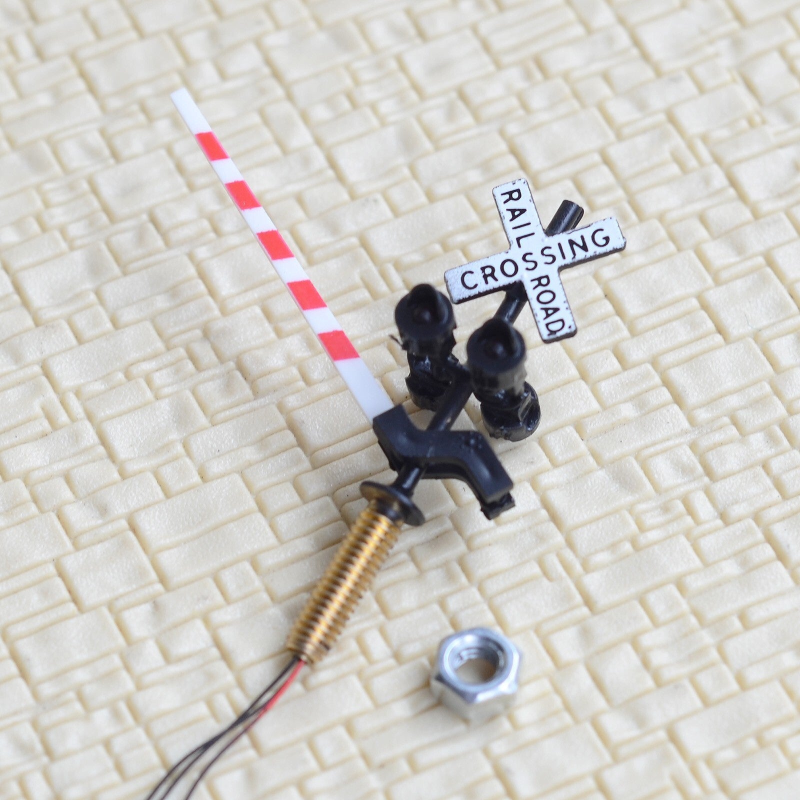 2 x N scale model grade crossing signal gate stop lever 4 heads + flasher #NB40