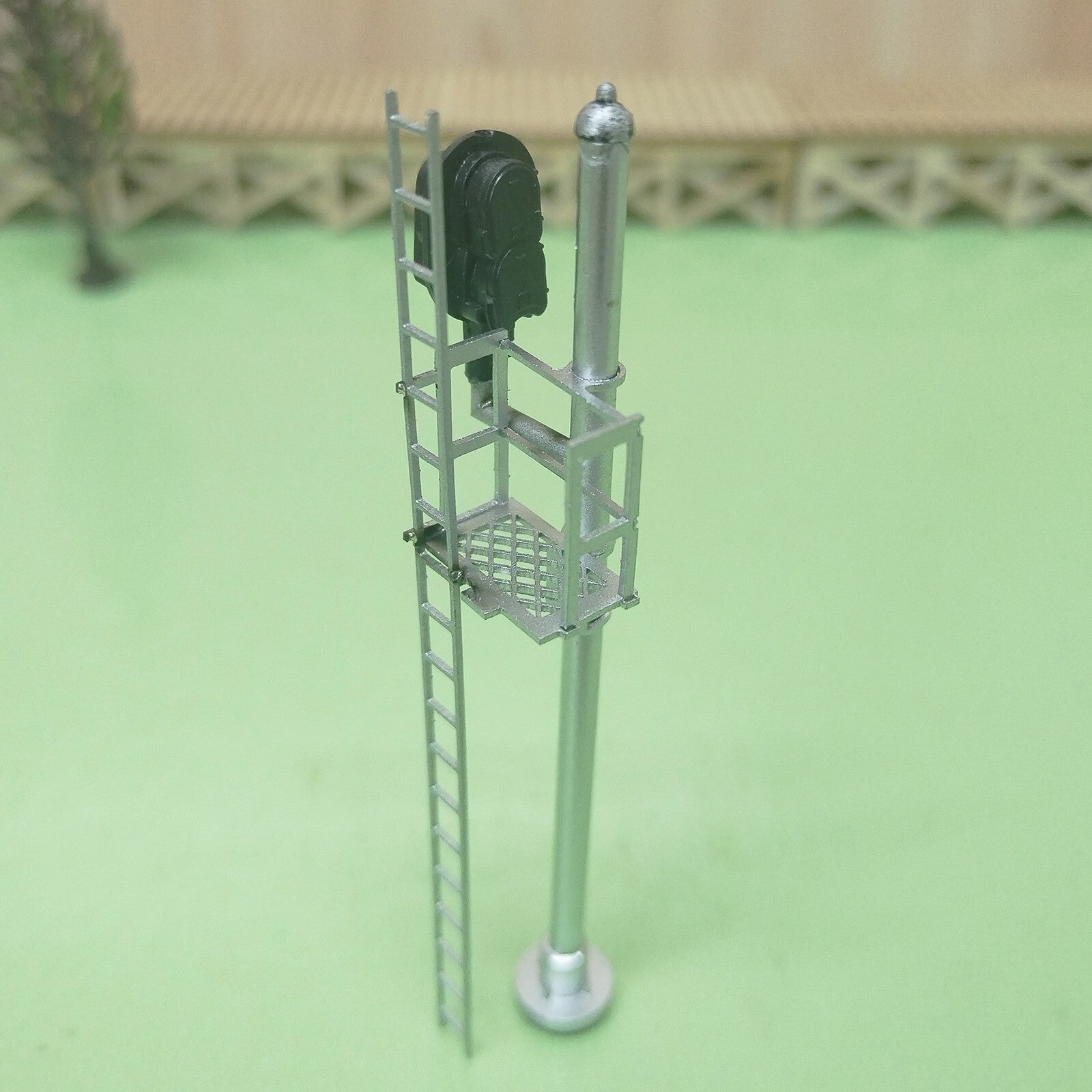 1 x HO scale 3 colors light Darth Vader style block signal distance signal #F0t