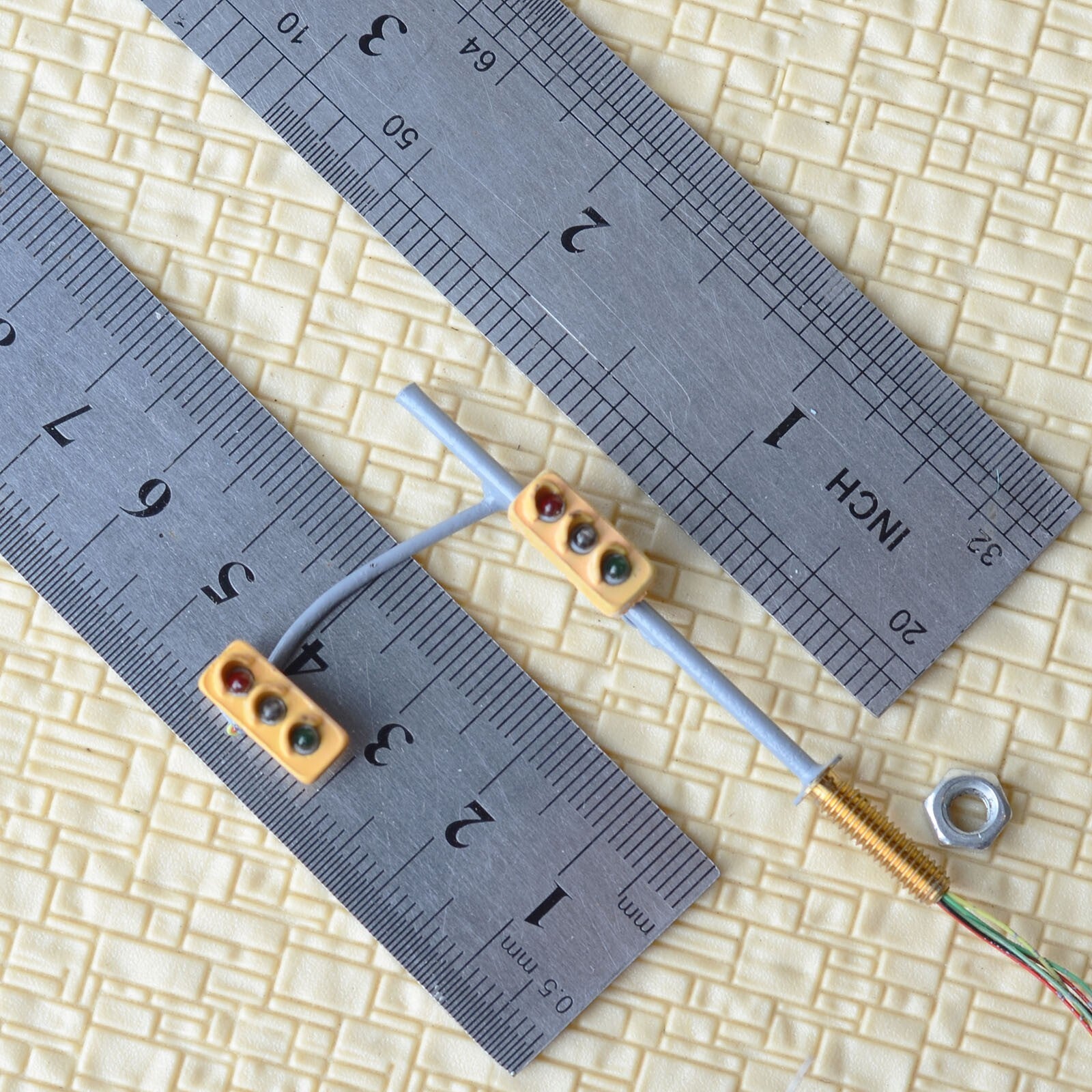 2 x traffic signal light HO OO scale model railroad crossing street light #3P3E