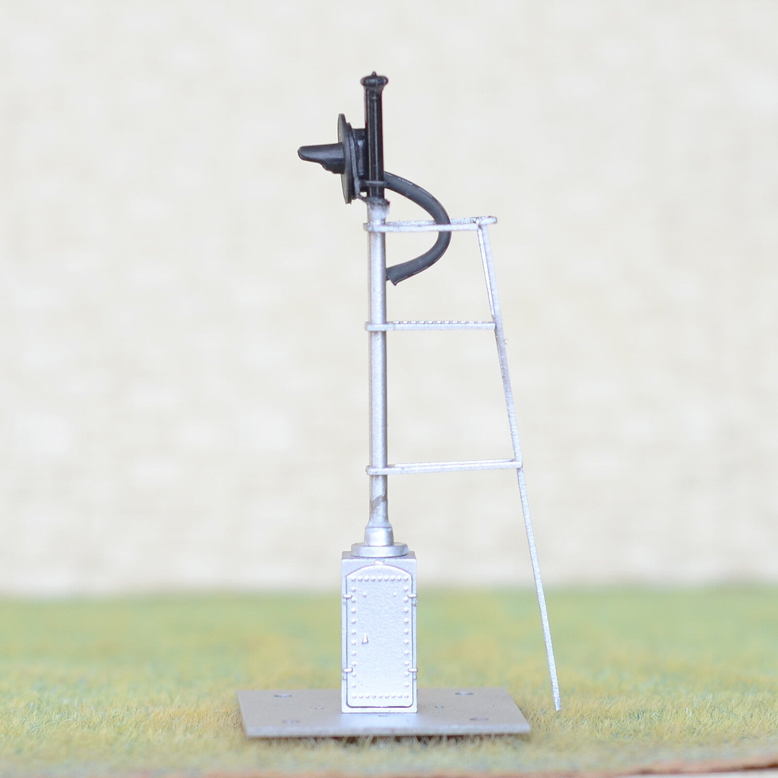 1 x HO scale model railroad tri-color searchlight signal fine metal cabinet #06