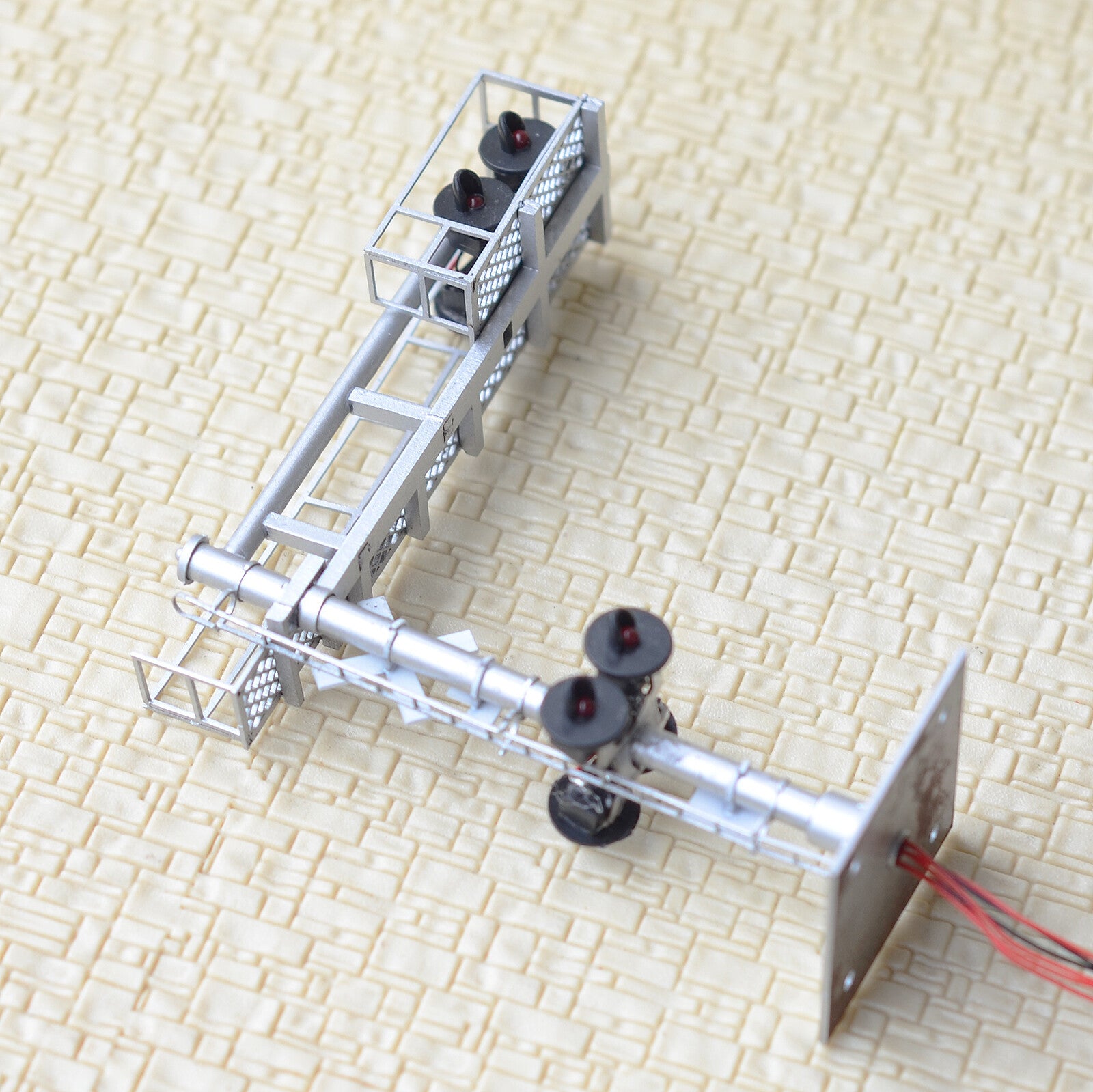 1 x HO scale model railroad cantilever grade crossing signal 2 tracks #C28