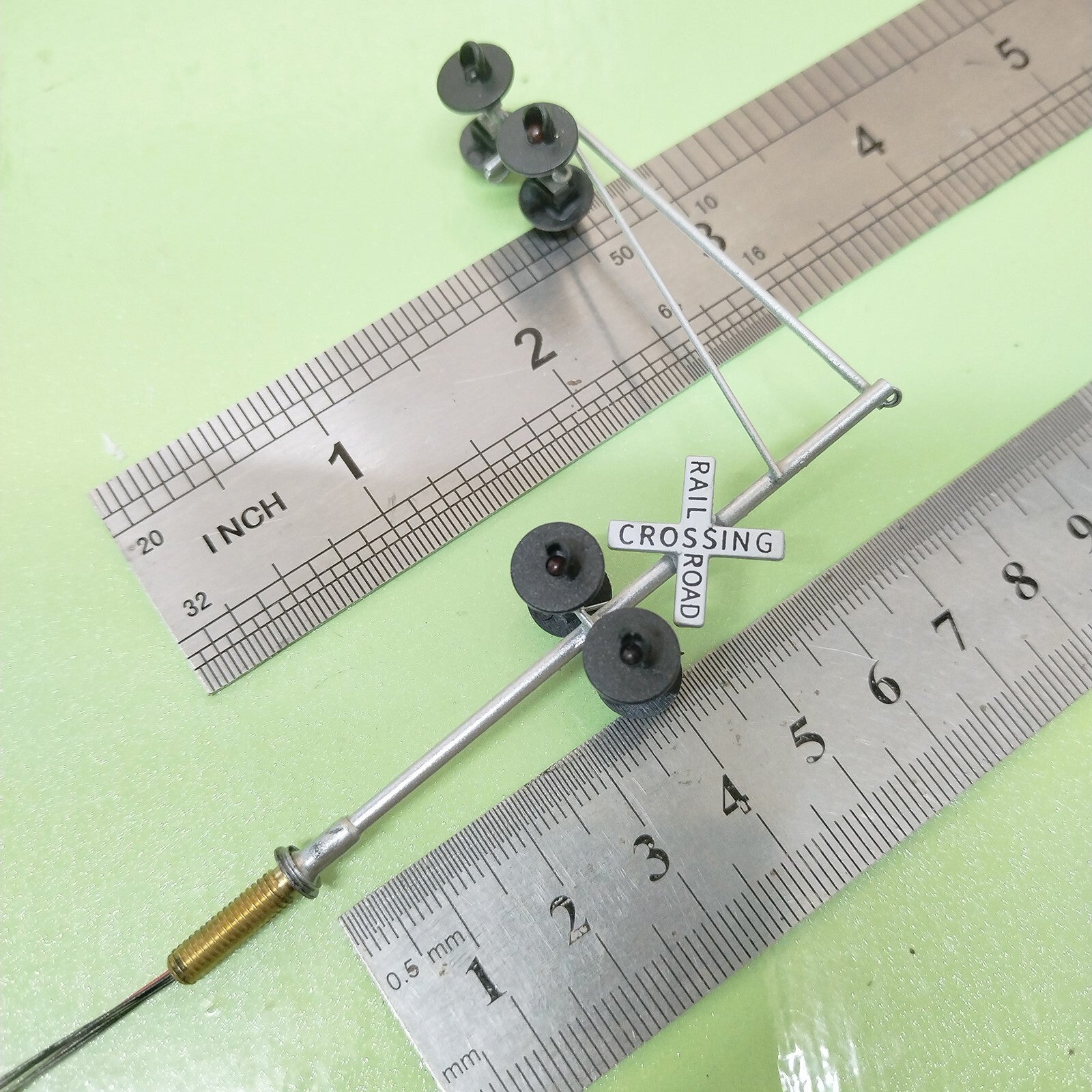 1 x HO scale model railroad cantilever grade crossing signal #C06
