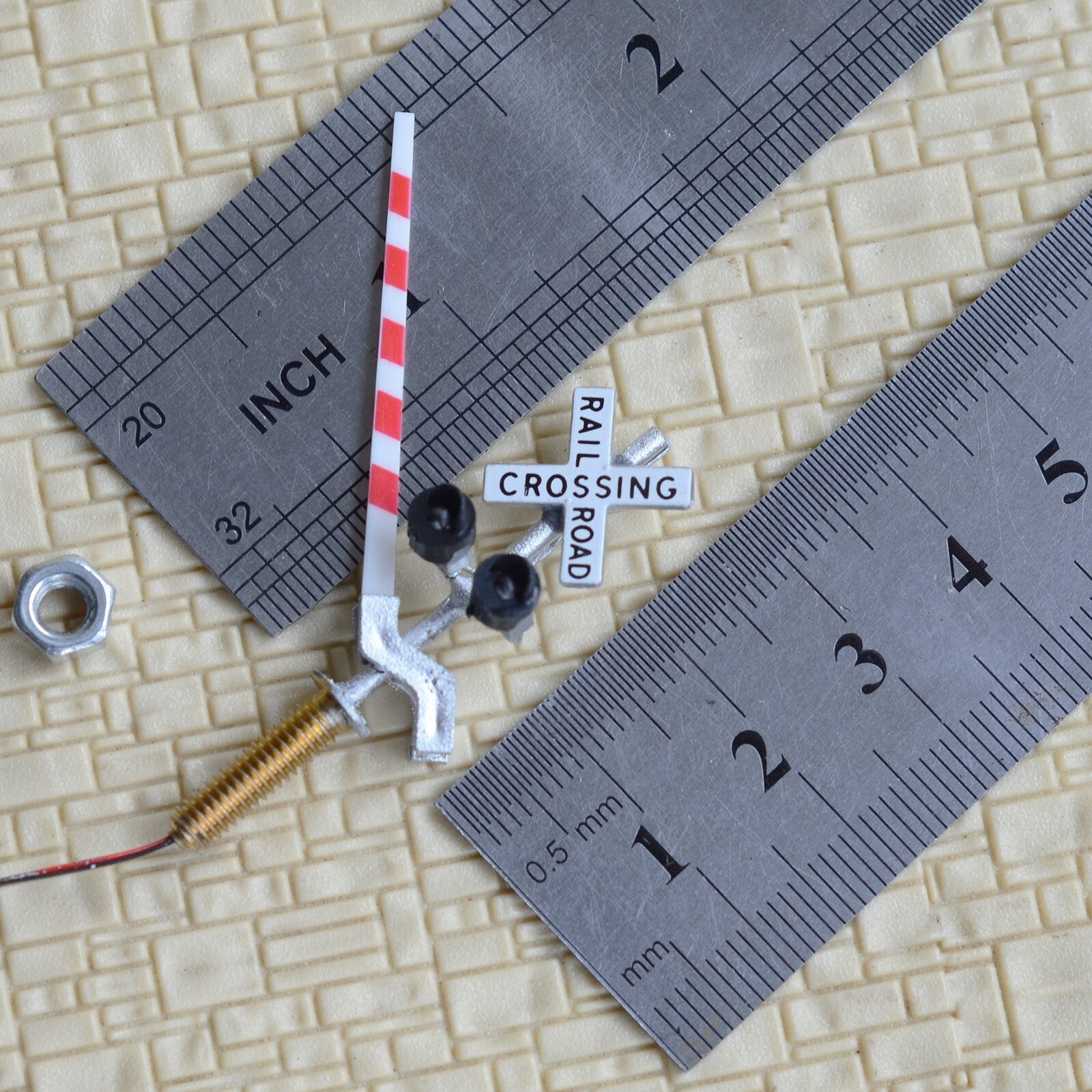 2 x N scale railroad grade crossing signal gate stop lever arm + flasher #NS20