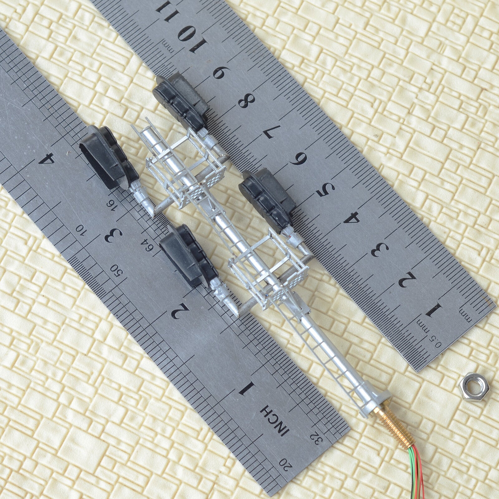 1 x HO scale 3 colors block signal sunshield 4 heads Darth Vader style #P4