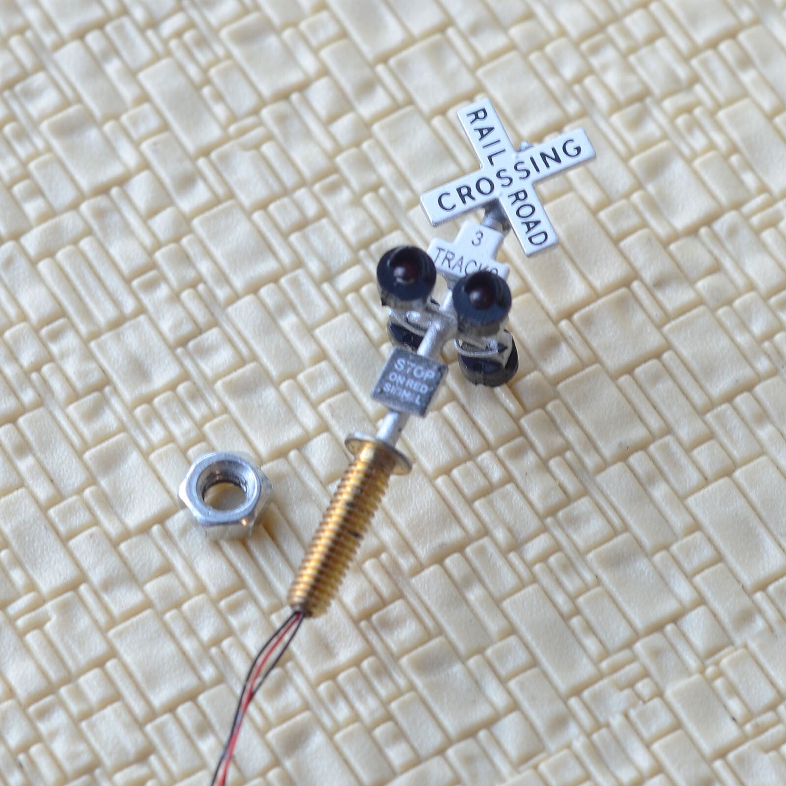 2 x N scale model grade crossing signal light LED made + 1 flasher board #NcS43