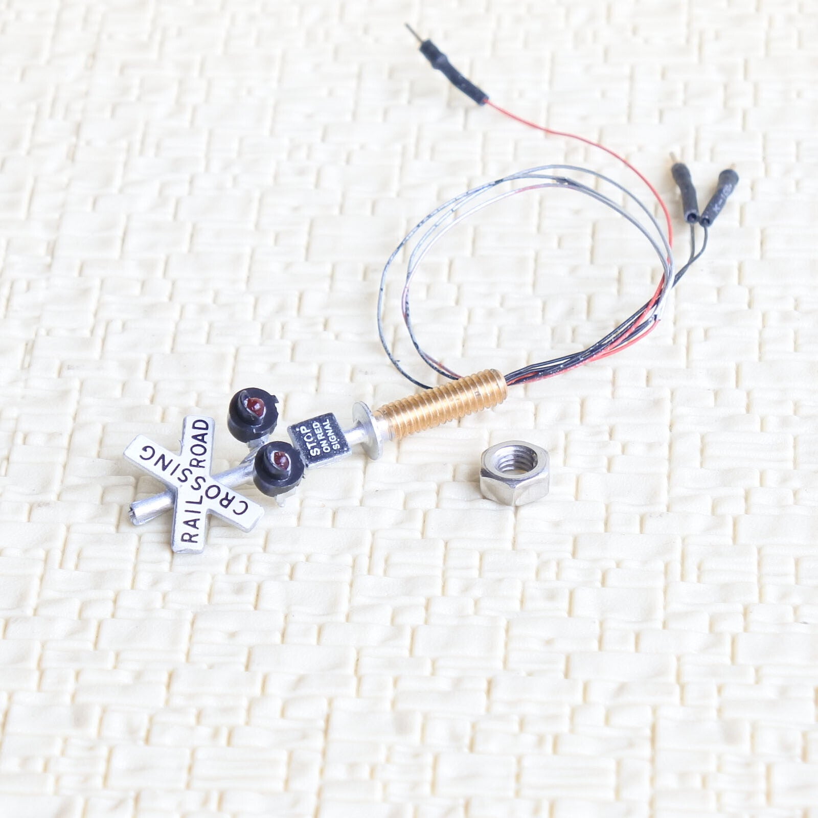 1 x N scale model railroad grade crossing signal light LED made silver #csnSL2X