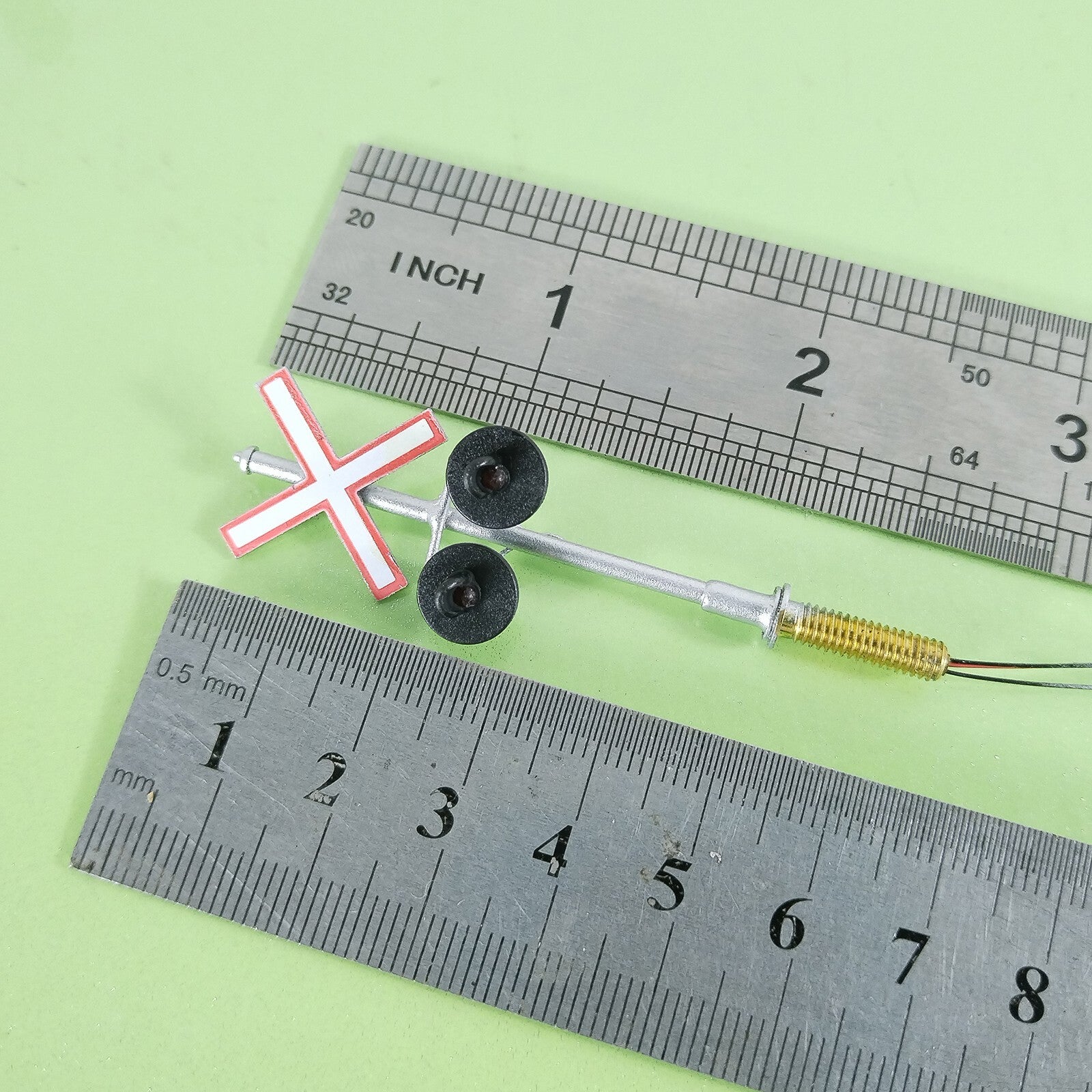 2 x HO scale Canadian railroad grade crossing signals LED made 2 targets #CCS20