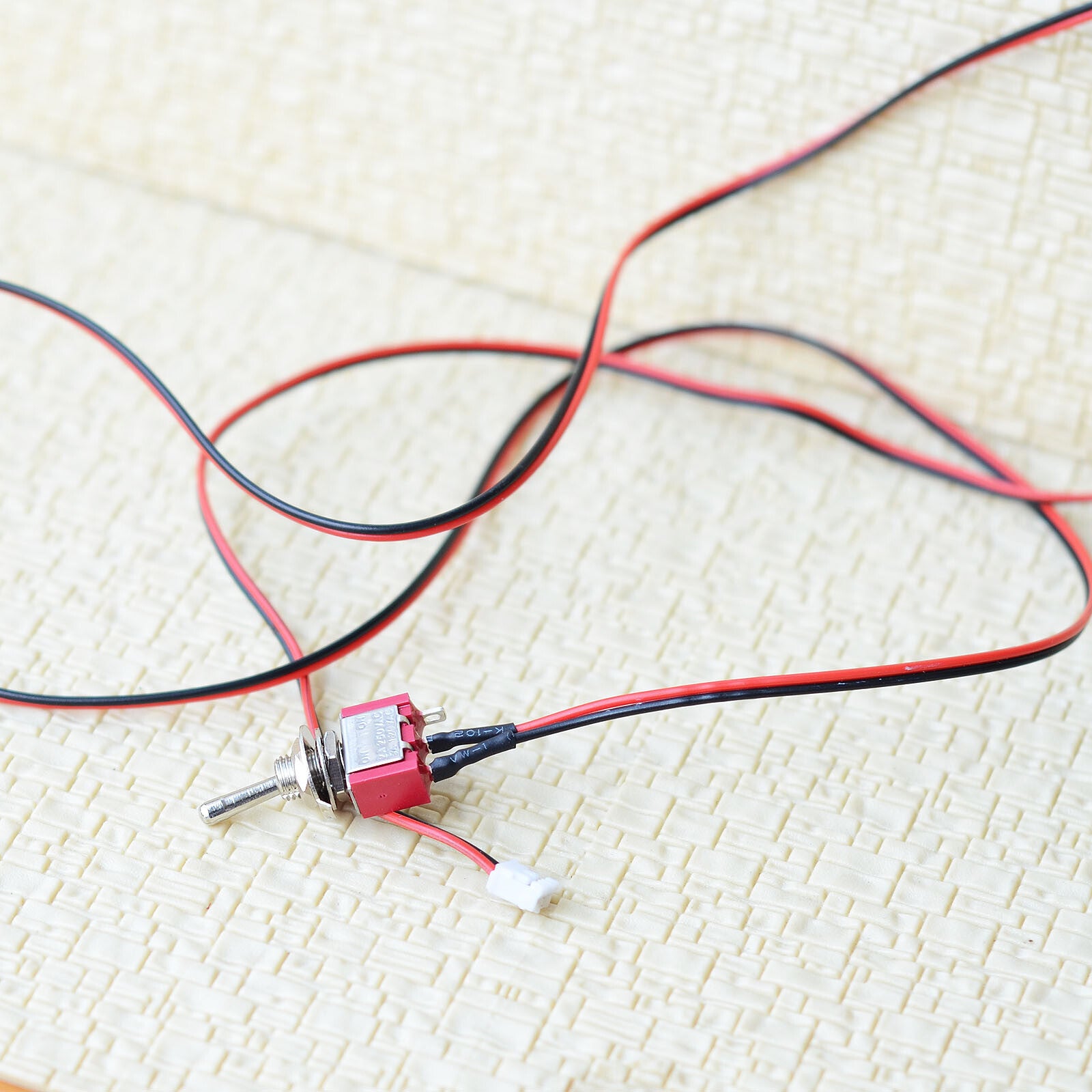 2 x wired toggle switches ON/OFF with 1 meter wire and connector power control