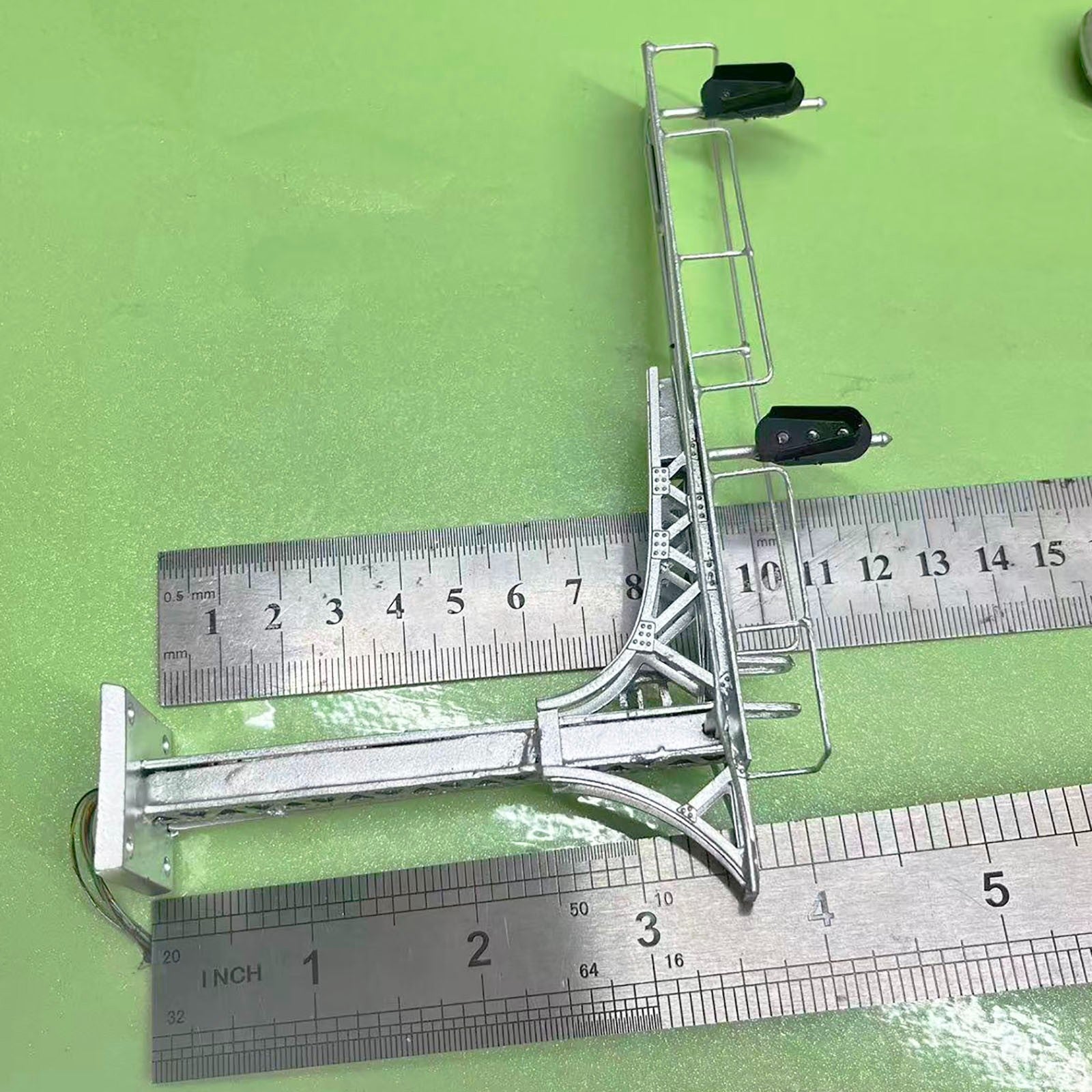 1 x HO OO cantilever Darth Vader signal bridge tricolor 2 tracks metal #DVc11