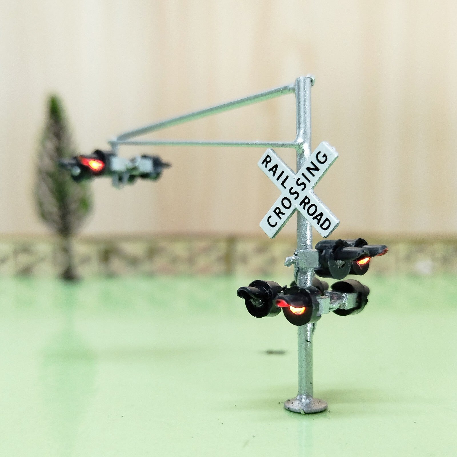 1 x N scale model cantilever grade crossing signal with assistant signal #NC06WA