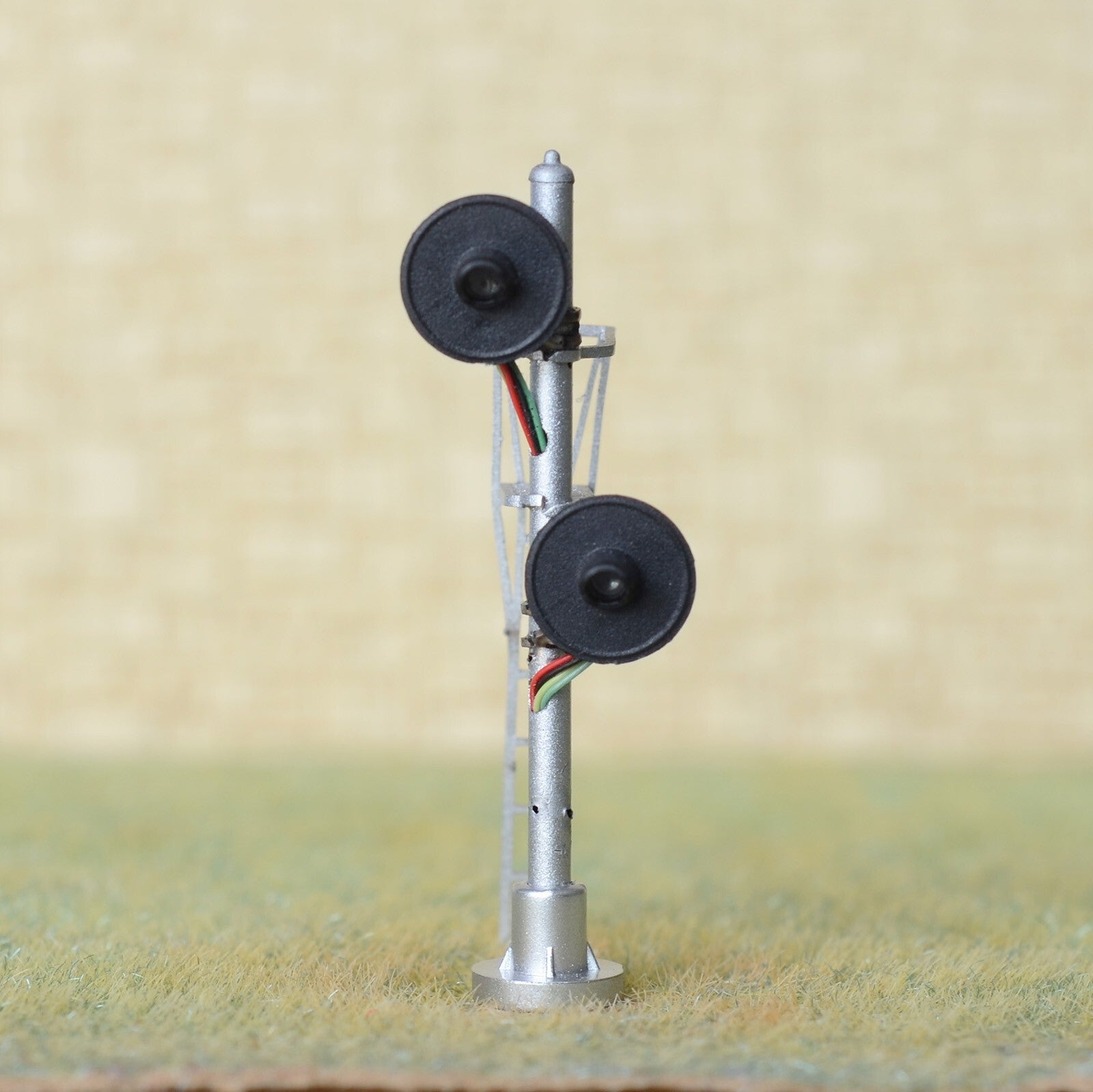 1 x HO scale 2 head searchlight lower offset Distant / Intermediate signal #OD2