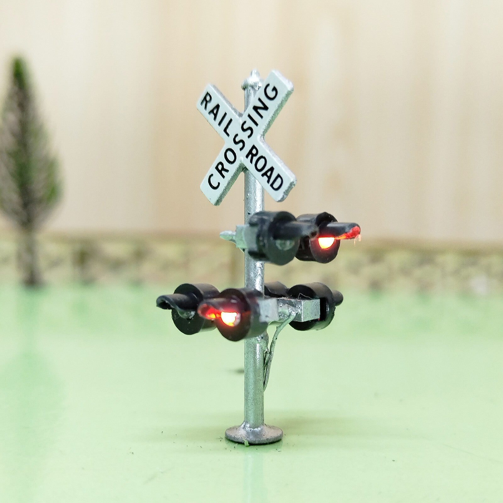 2 x N scale railroad crossing signals lights LED made with side assistant signal