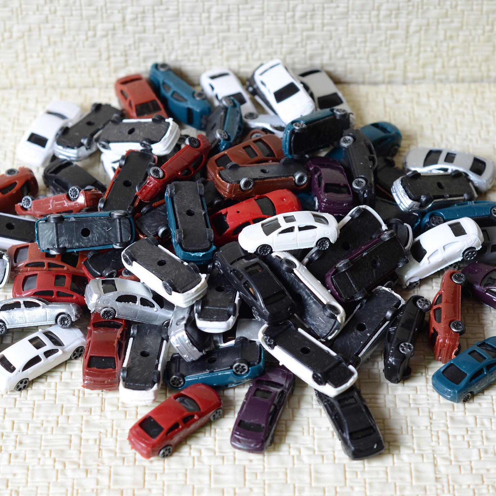 50 pcs N Scale 1:160 painted Model Cars N gauge