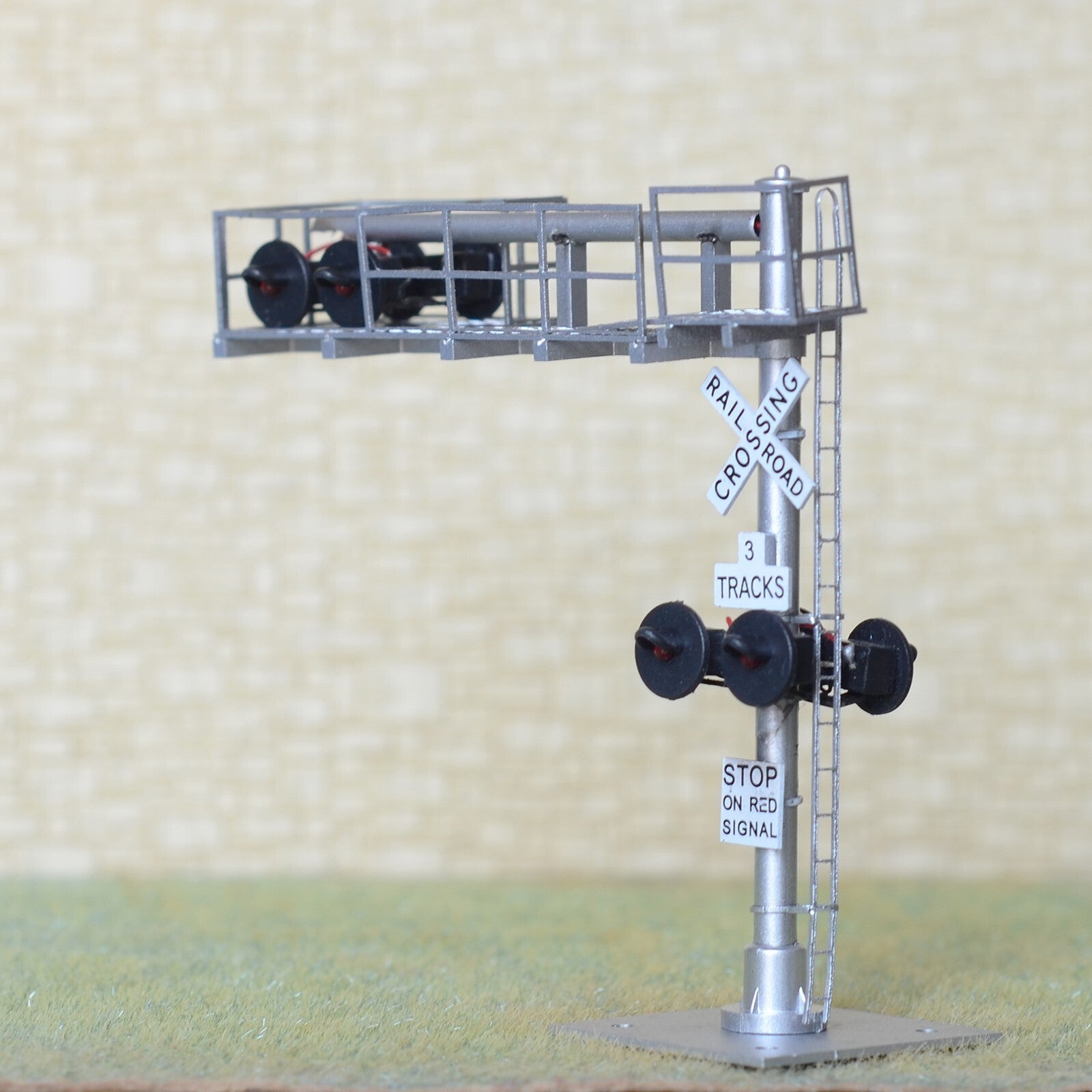 1 x HO scale model railroad cantilever grade crossing signal 3 tracks #C38