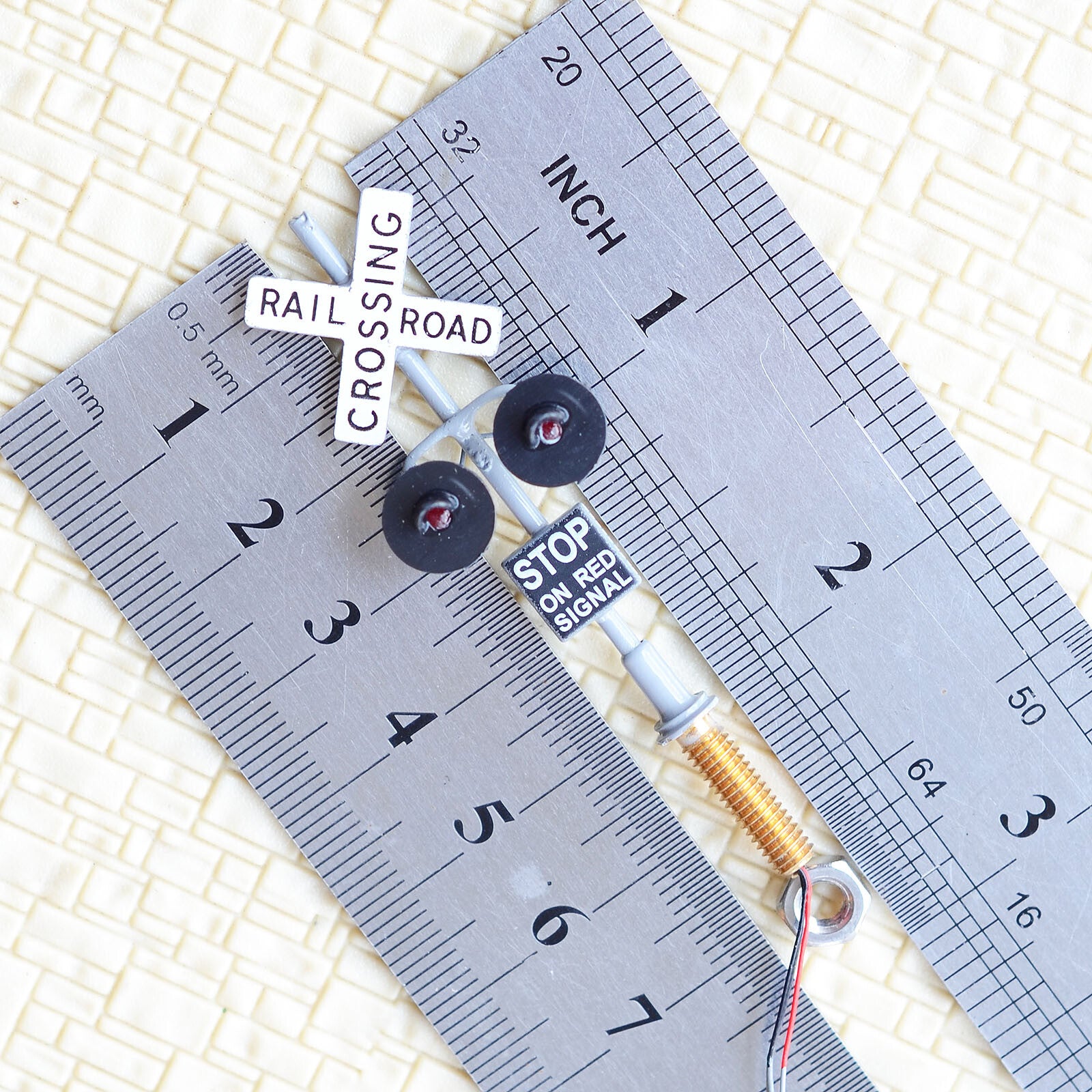 2 x HO scale railroad LEDs grade crossing signals + 1 circuit board flasher #G2C